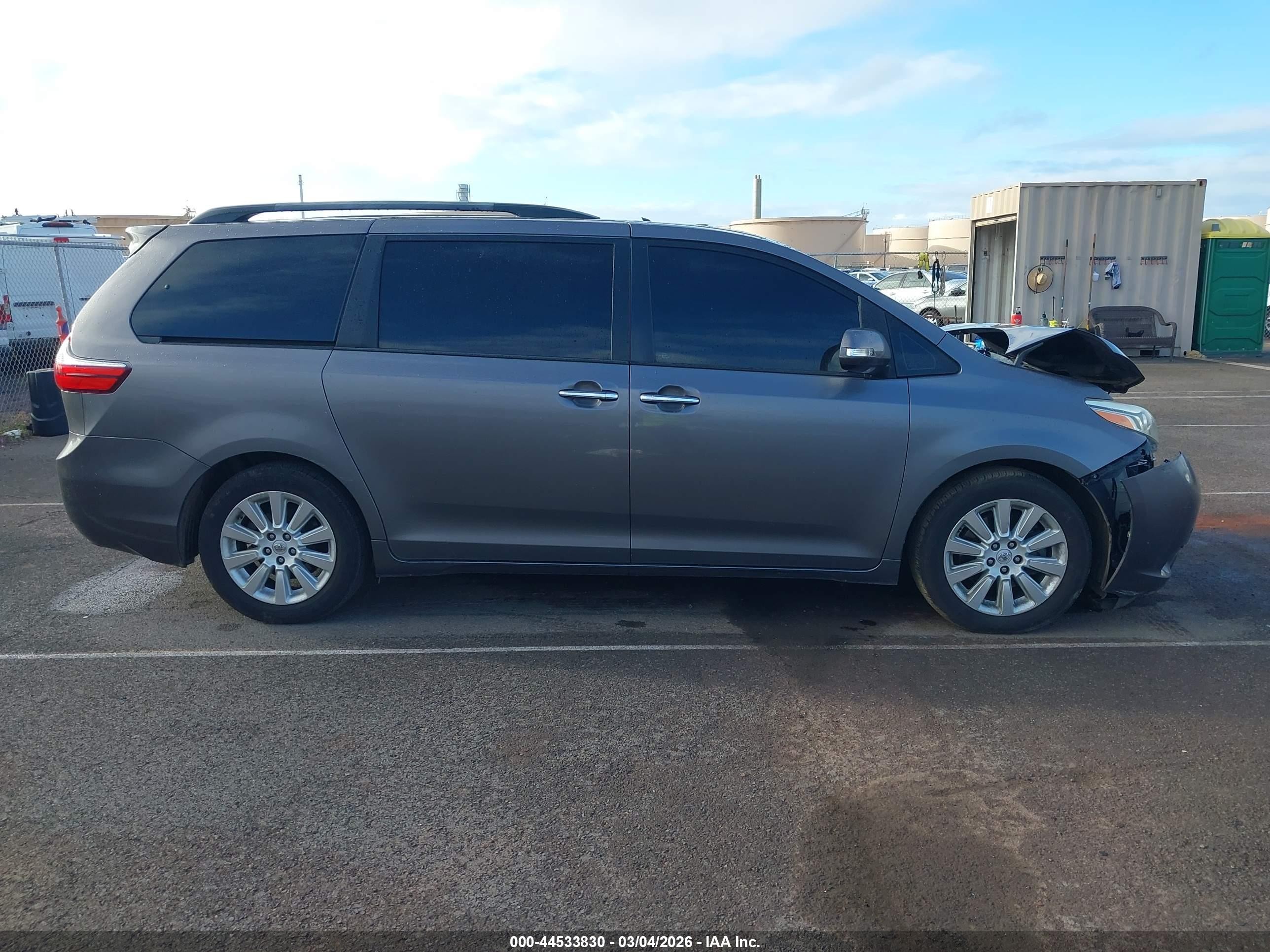 2015 Toyota Sienna Xle 7 Passenger/xle 8 Passenger/xle Premium 8 Passenger Серый vin: 5TDYK3DC9FS535675