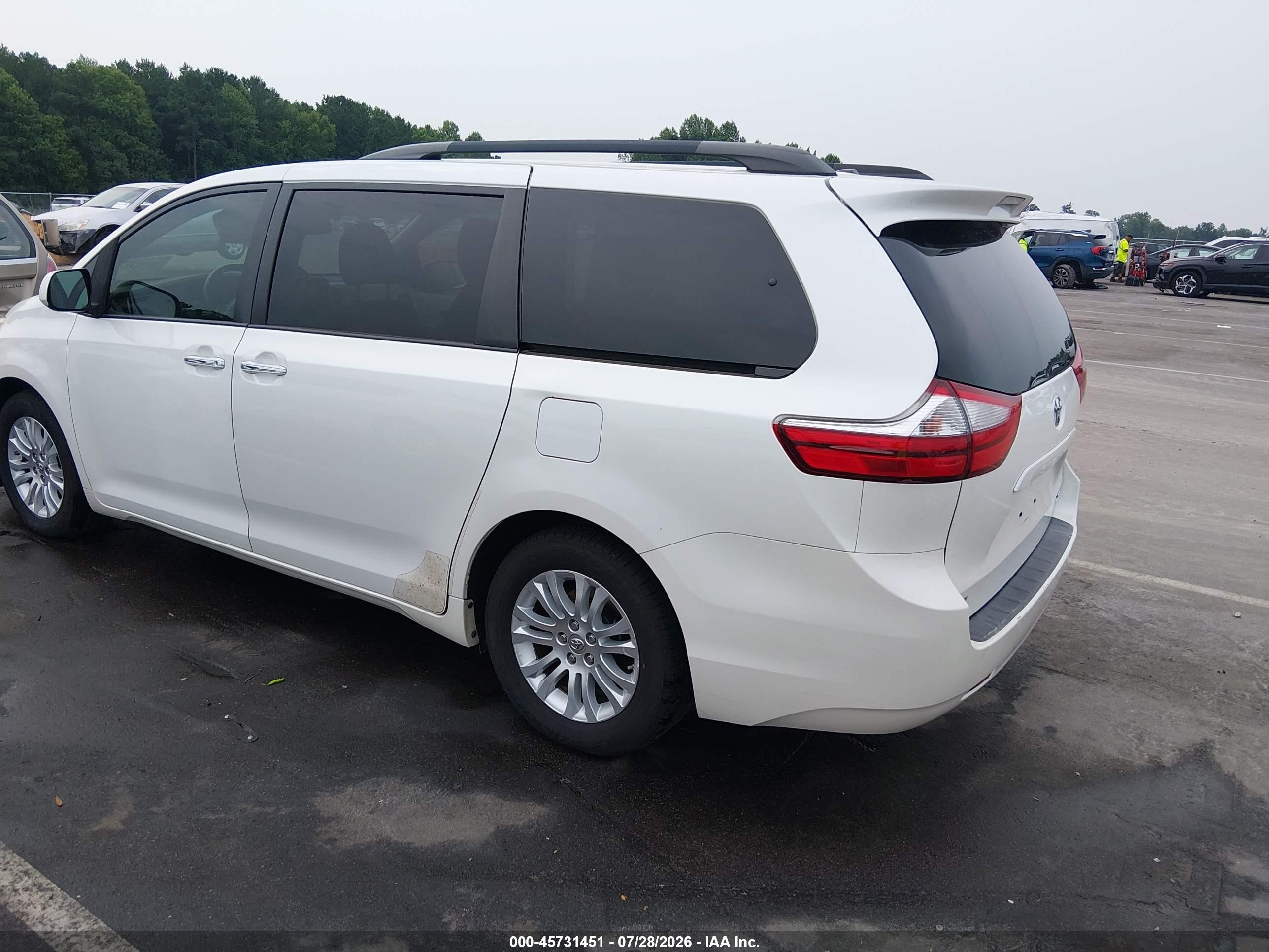 2015 Toyota Sienna Xle 8 Passenger White vin: 5TDYK3DC9FS541220