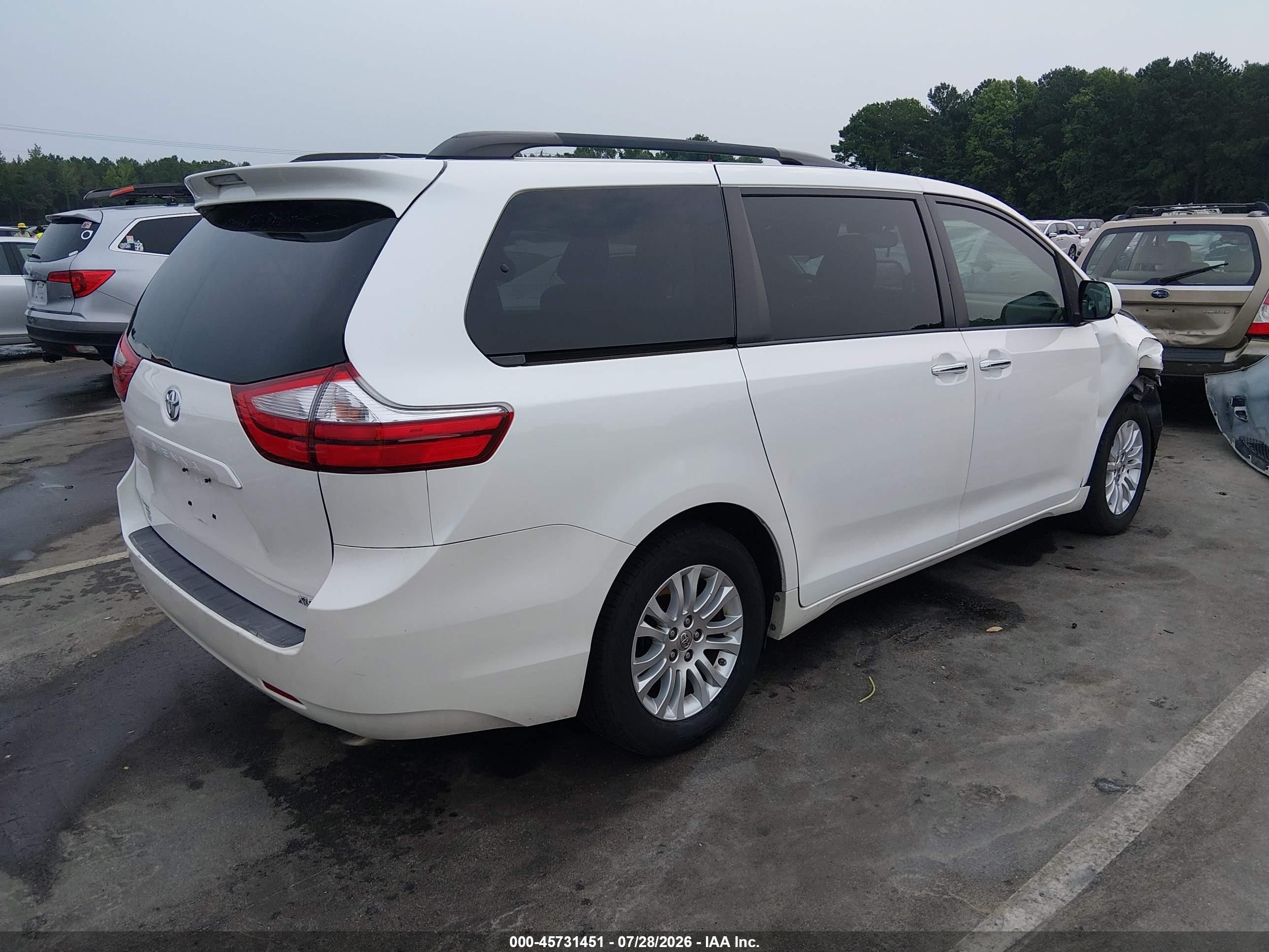 2015 Toyota Sienna Xle 8 Passenger White vin: 5TDYK3DC9FS541220