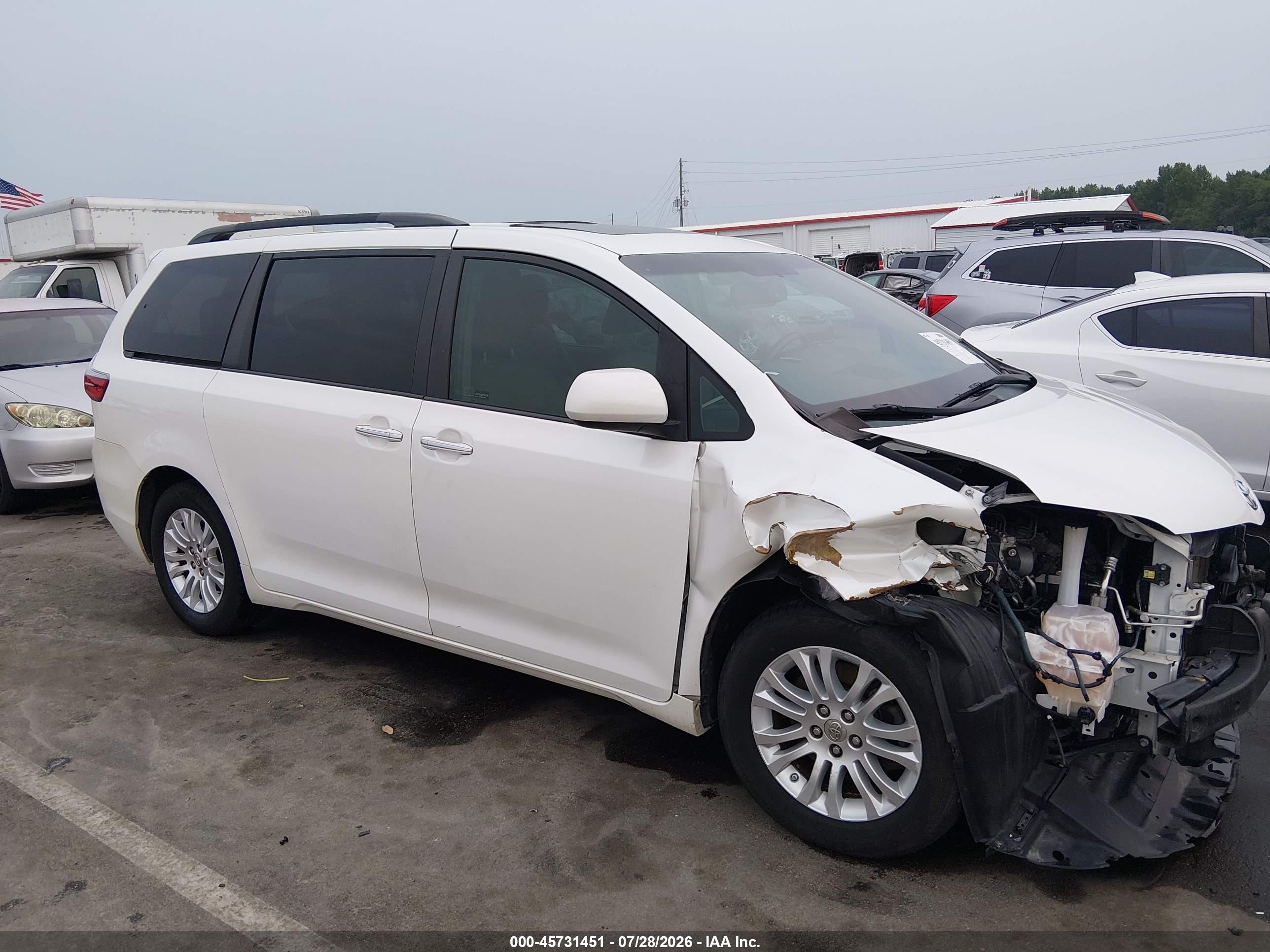 2015 Toyota Sienna Xle 8 Passenger White vin: 5TDYK3DC9FS541220