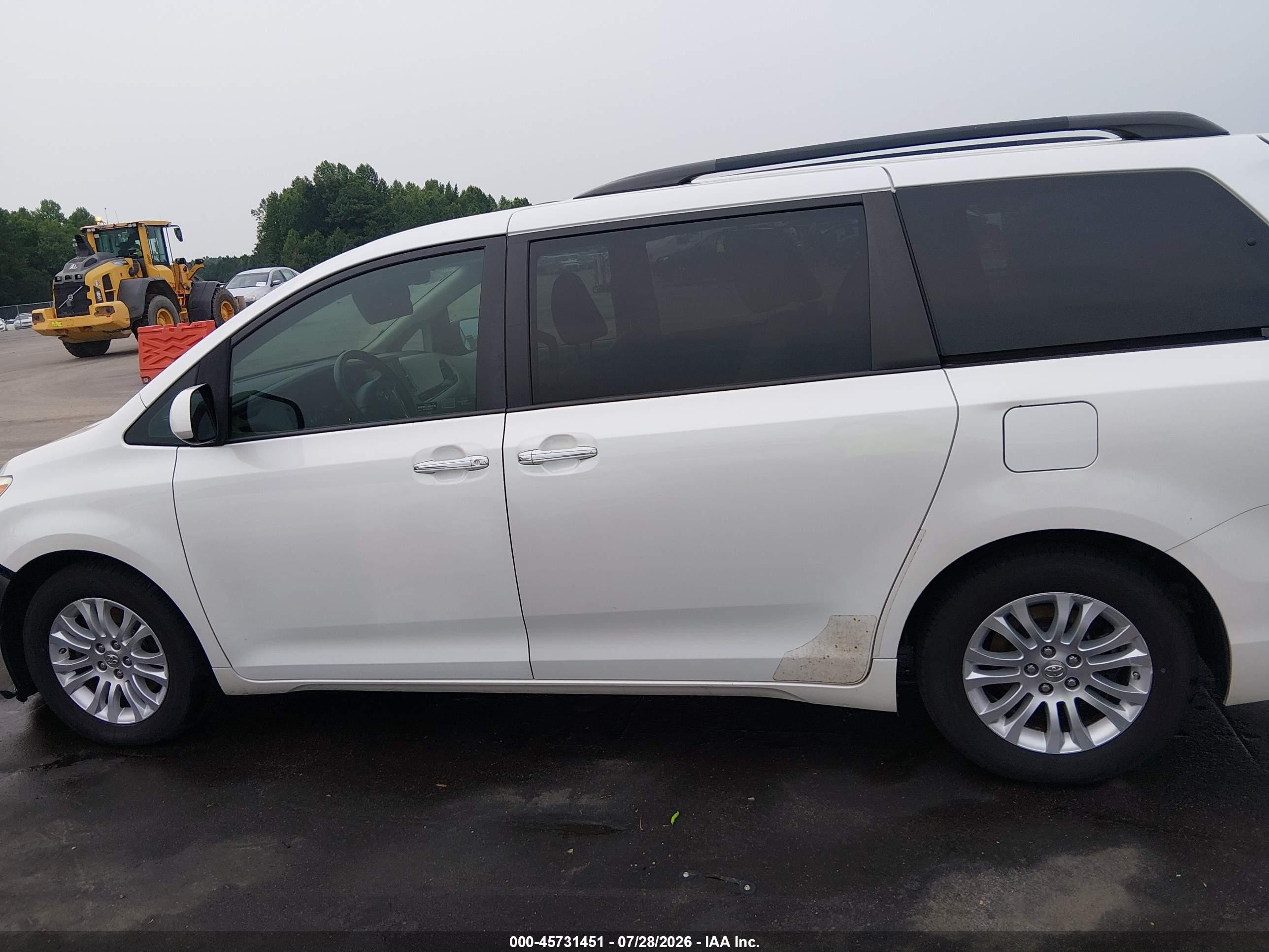 2015 Toyota Sienna Xle 8 Passenger White vin: 5TDYK3DC9FS541220