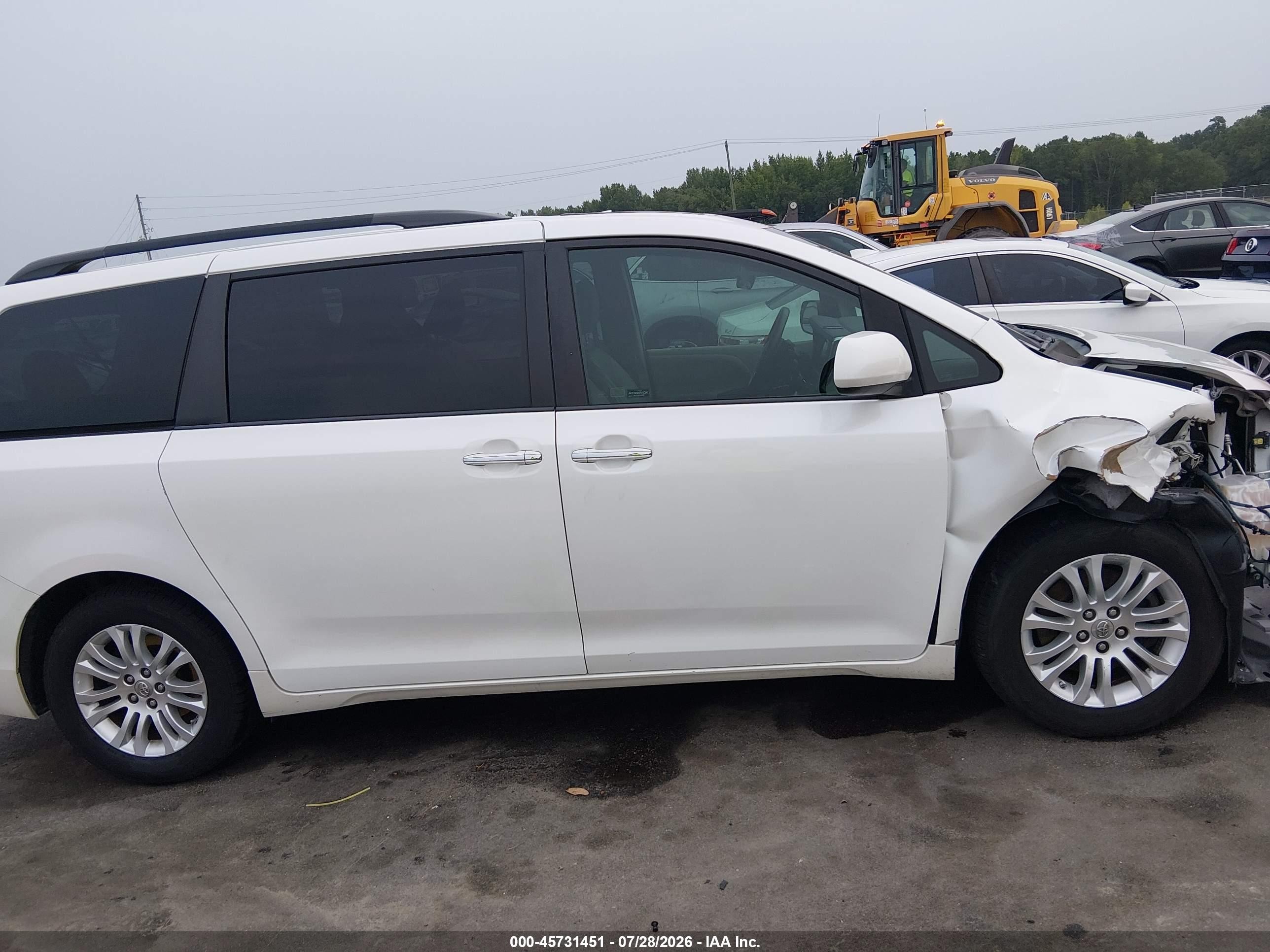 2015 Toyota Sienna Xle 8 Passenger White vin: 5TDYK3DC9FS541220