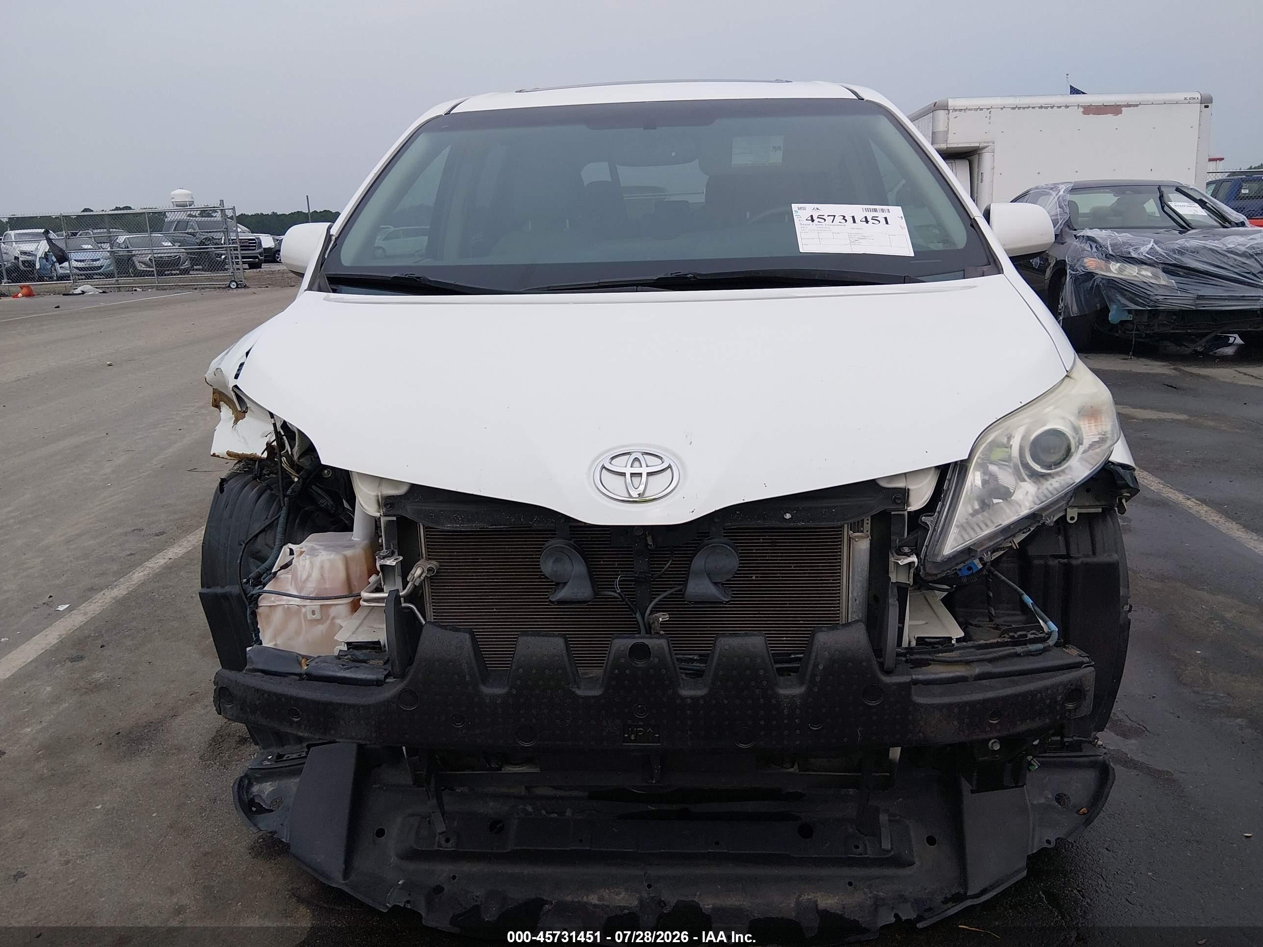 2015 Toyota Sienna Xle 8 Passenger White vin: 5TDYK3DC9FS541220