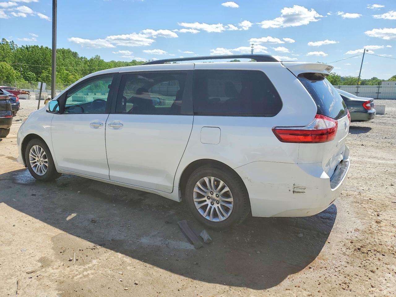 2015 Toyota Sienna Xle Premium 8-passenger White vin: 5TDYK3DC9FS550192