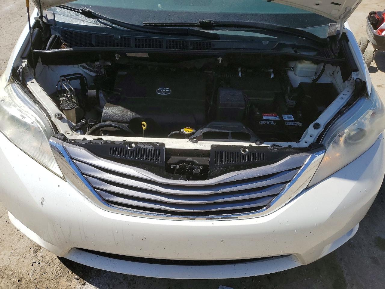 2015 Toyota Sienna Xle Premium 8-passenger White vin: 5TDYK3DC9FS550192