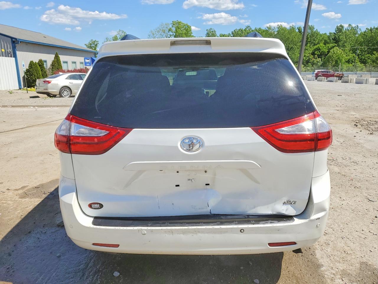2015 Toyota Sienna Xle Premium 8-passenger White vin: 5TDYK3DC9FS550192