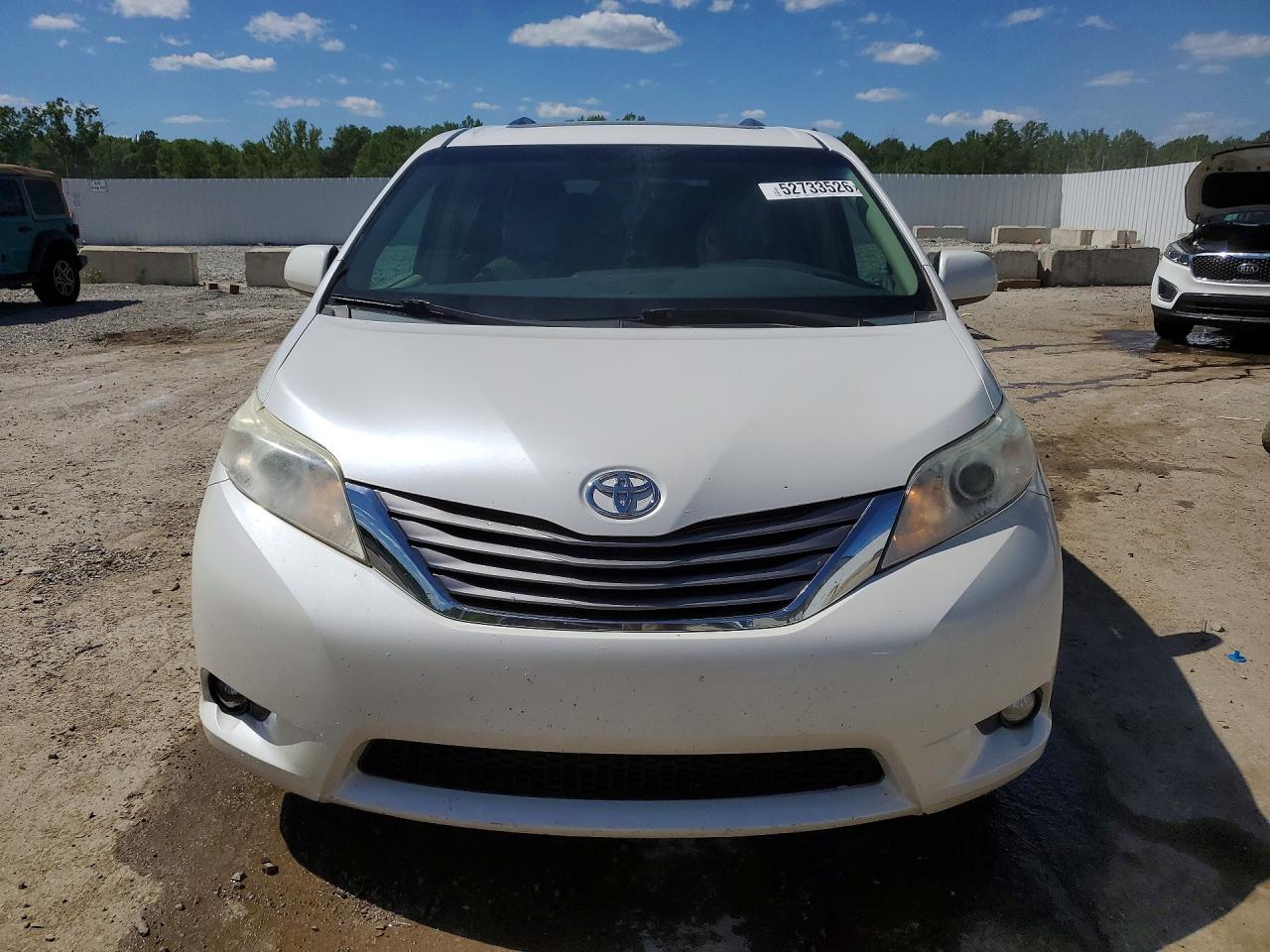 2015 Toyota Sienna Xle Premium 8-passenger White vin: 5TDYK3DC9FS550192
