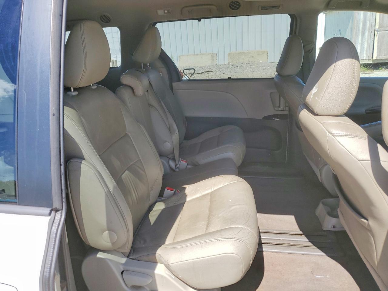 2015 Toyota Sienna Xle Premium 8-passenger White vin: 5TDYK3DC9FS550192