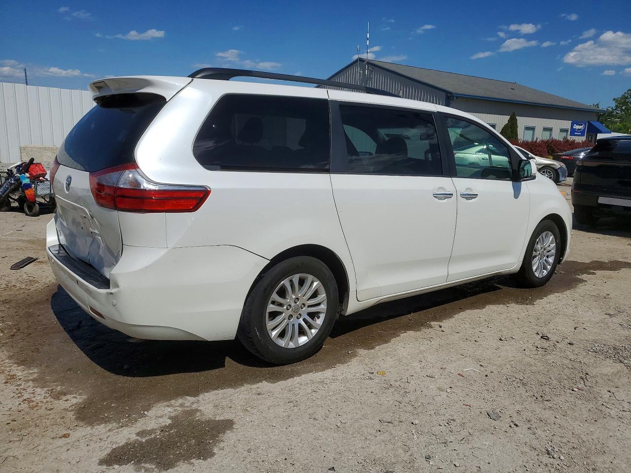 2015 Toyota Sienna Xle Premium 8-passenger White vin: 5TDYK3DC9FS550192