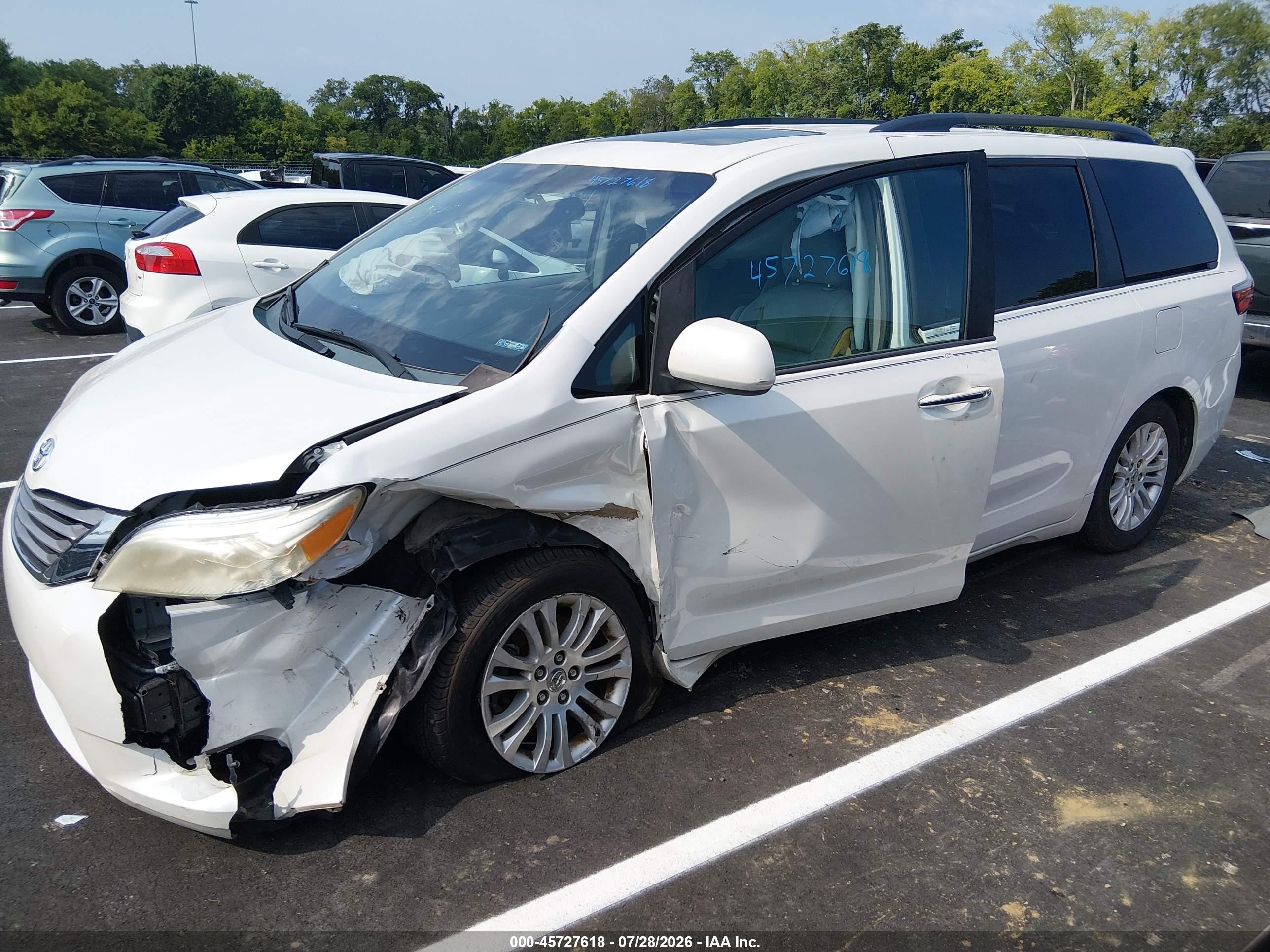 2015 Toyota Sienna Xle 8 Passenger White vin: 5TDYK3DC9FS553609