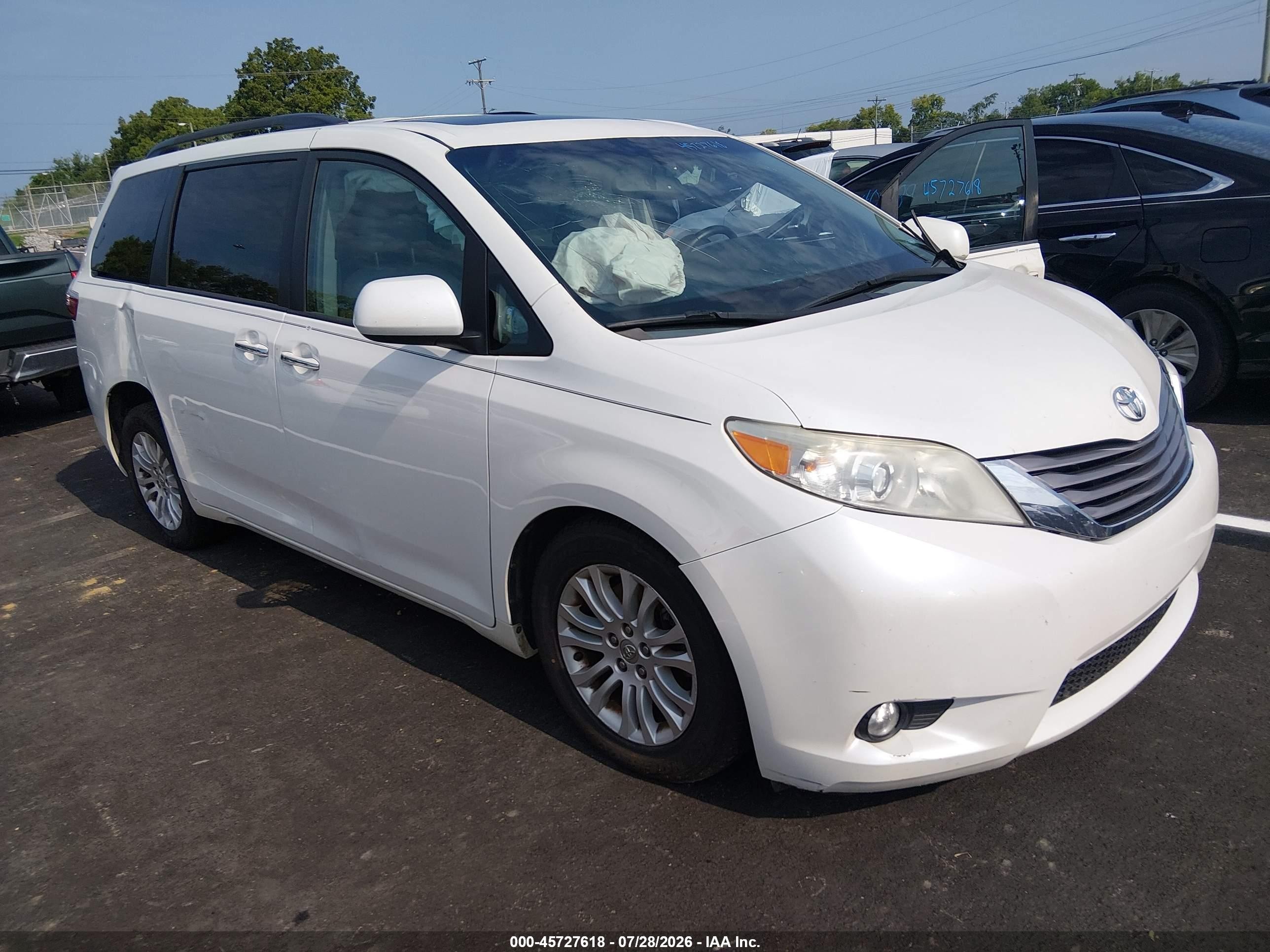 2015 Toyota Sienna Xle 8 Passenger White vin: 5TDYK3DC9FS553609