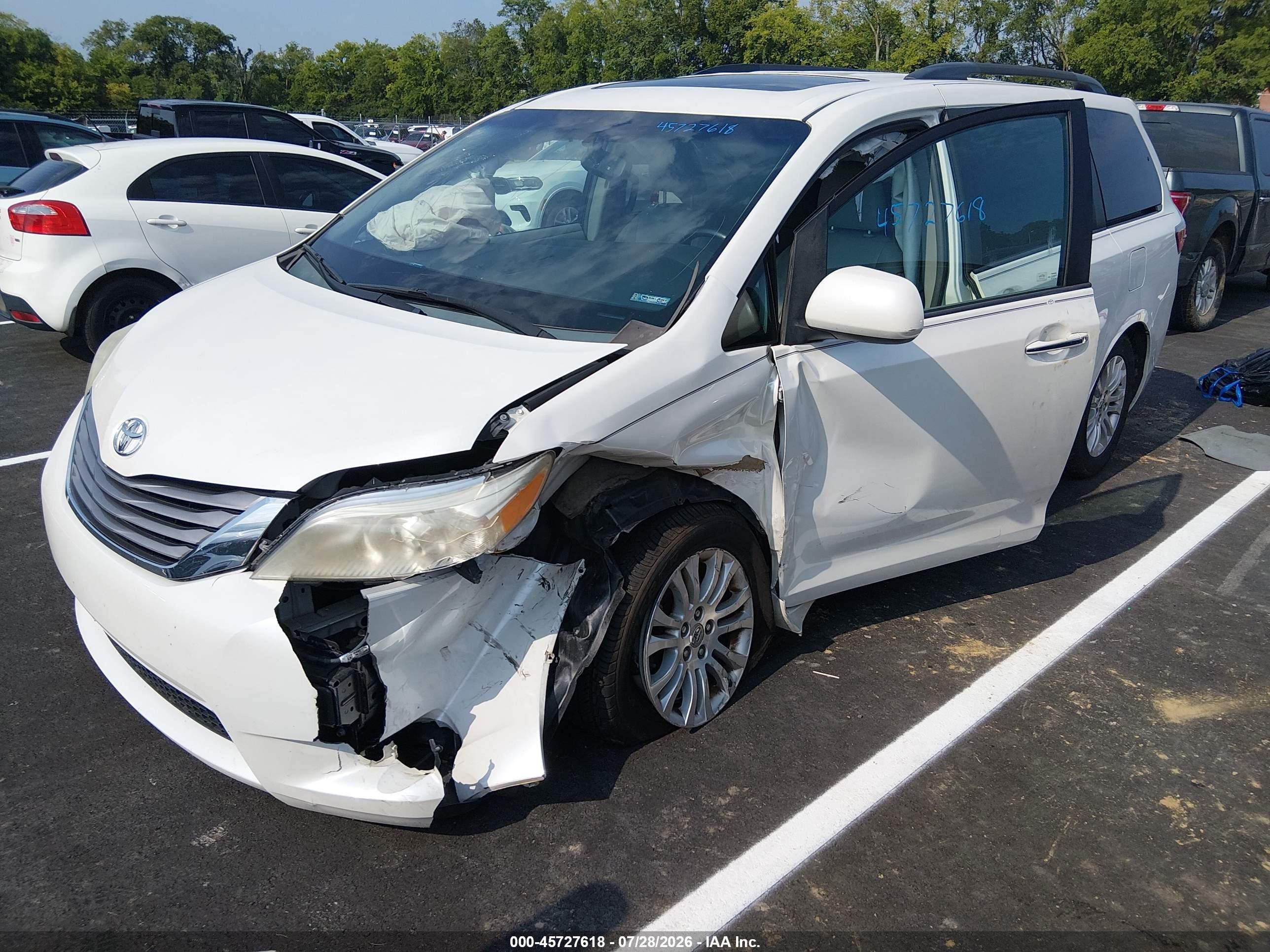 2015 Toyota Sienna Xle 8 Passenger White vin: 5TDYK3DC9FS553609