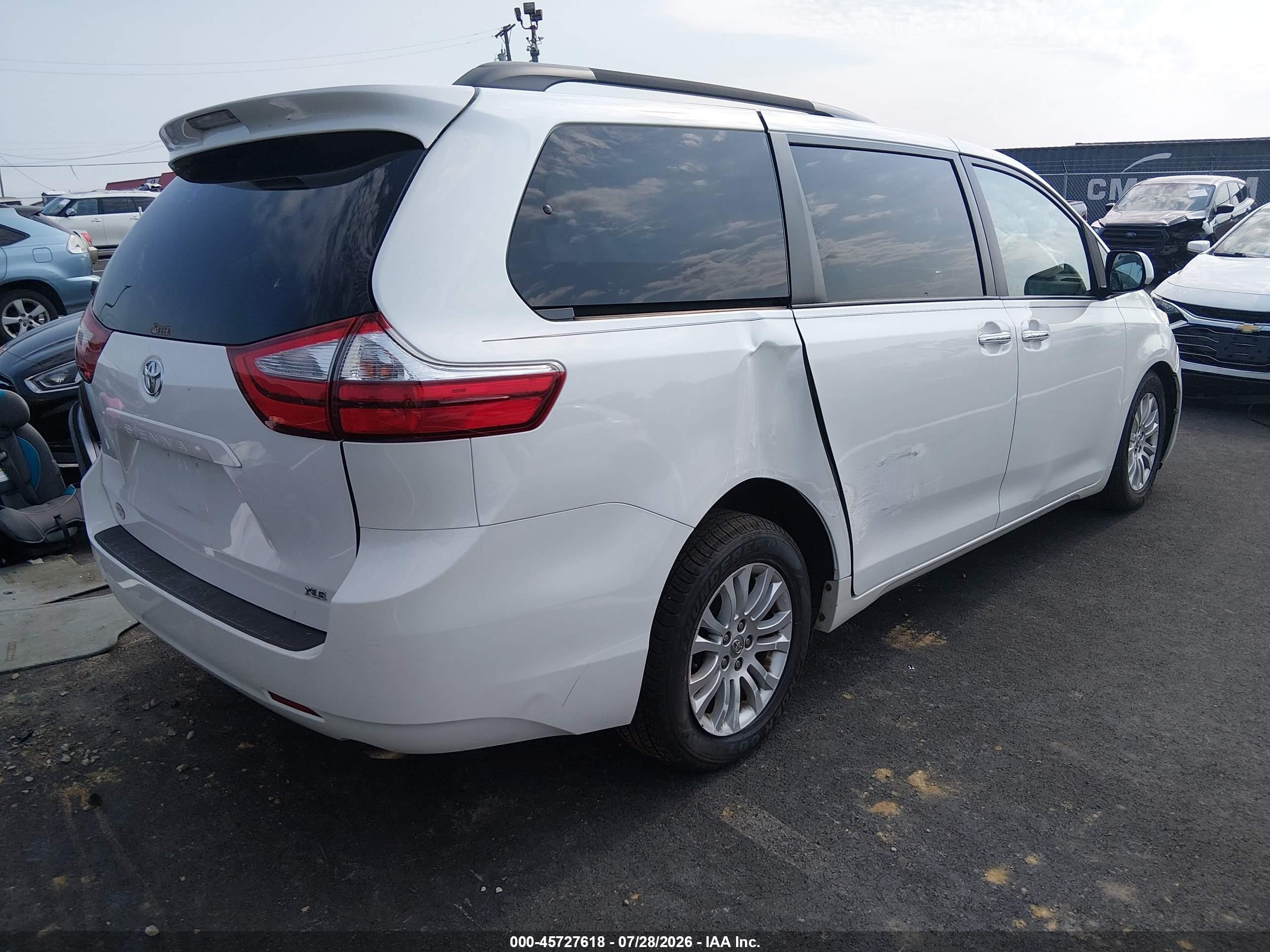 2015 Toyota Sienna Xle 8 Passenger White vin: 5TDYK3DC9FS553609