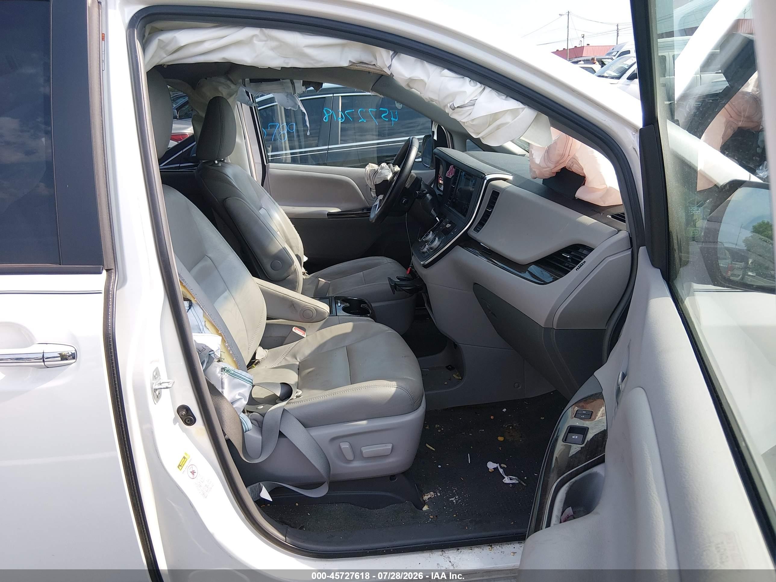 2015 Toyota Sienna Xle 8 Passenger White vin: 5TDYK3DC9FS553609