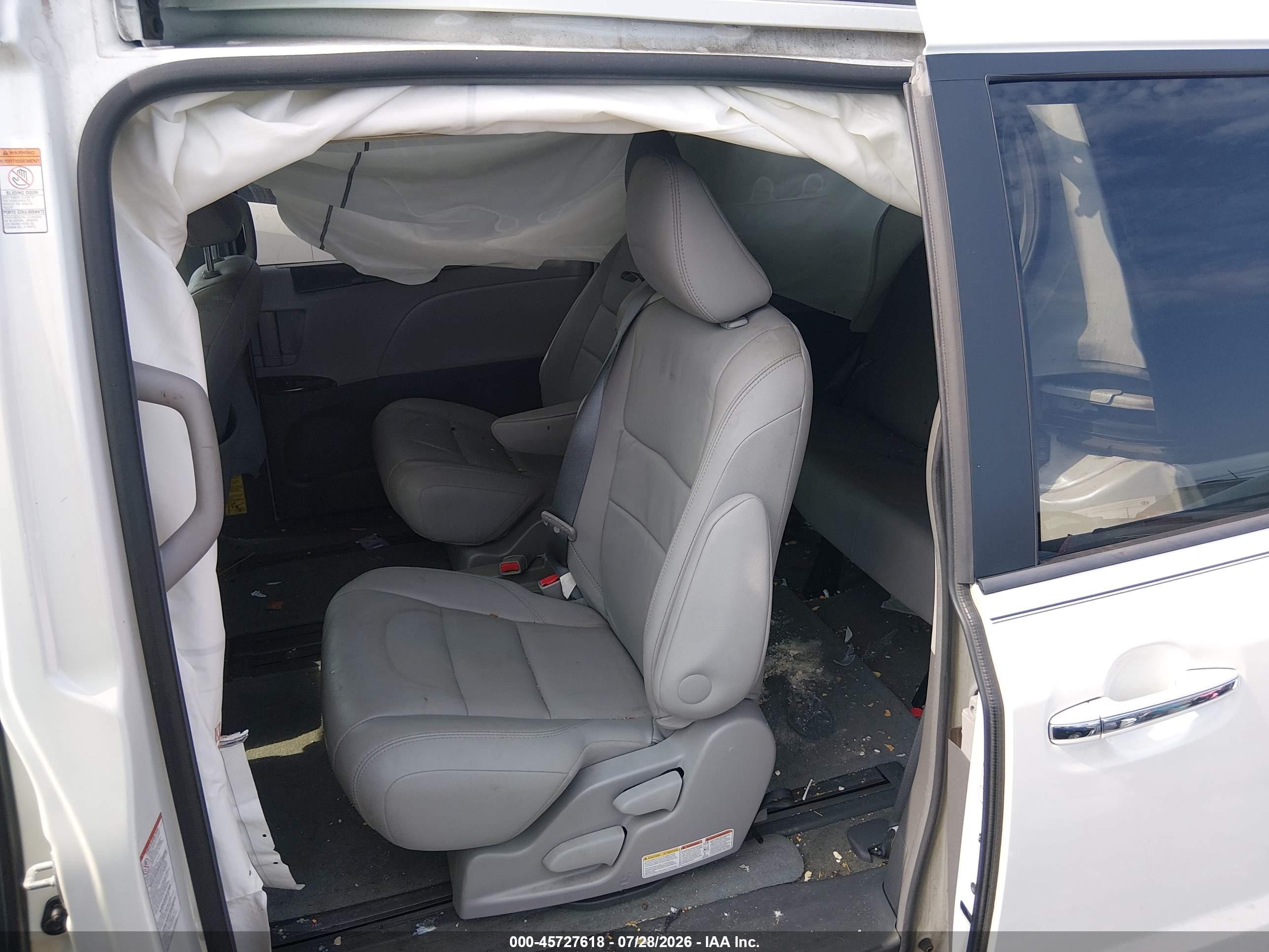 2015 Toyota Sienna Xle 8 Passenger White vin: 5TDYK3DC9FS553609