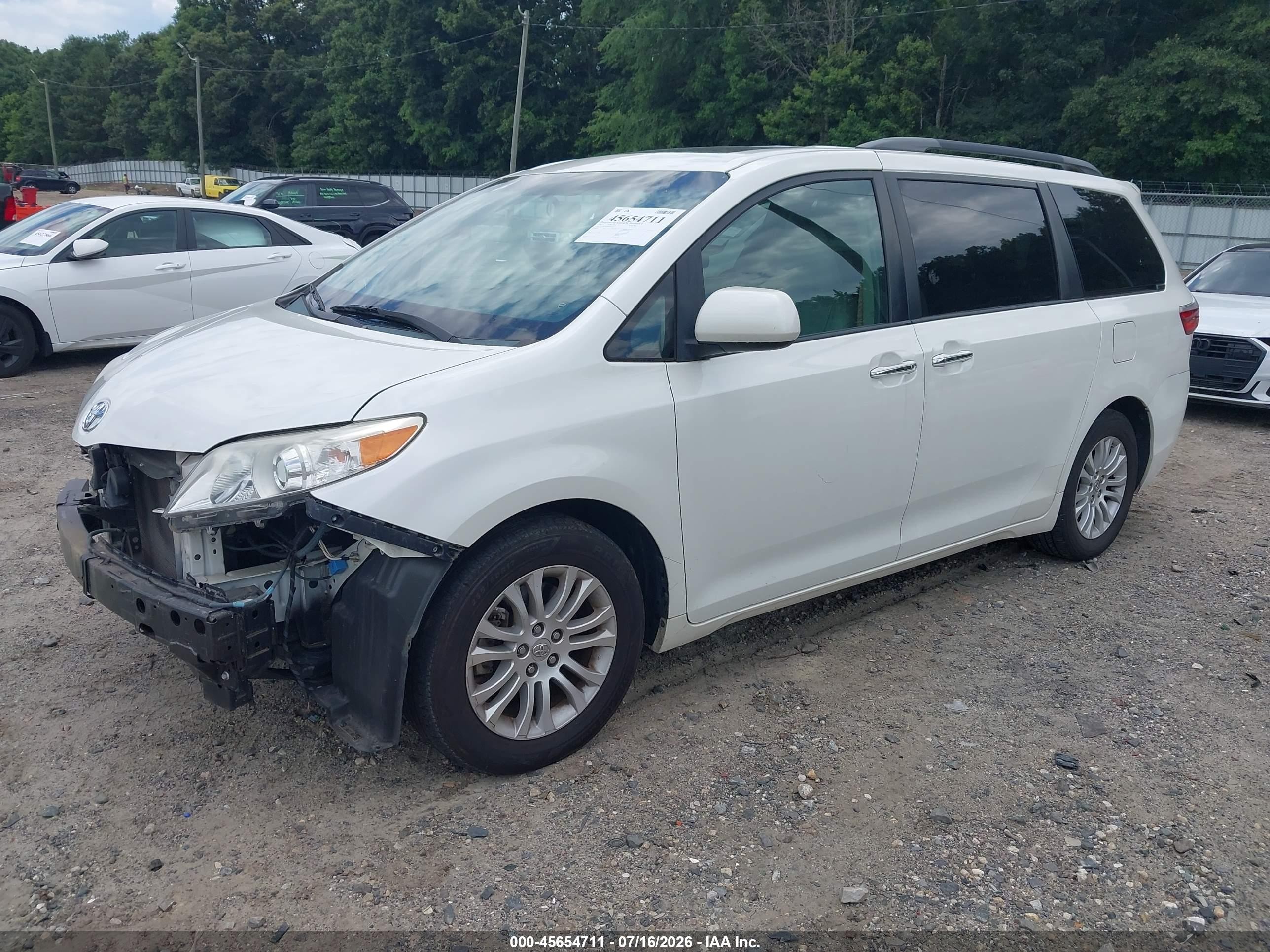 2015 Toyota Sienna Xle 8 Passenger White vin: 5TDYK3DC9FS553657