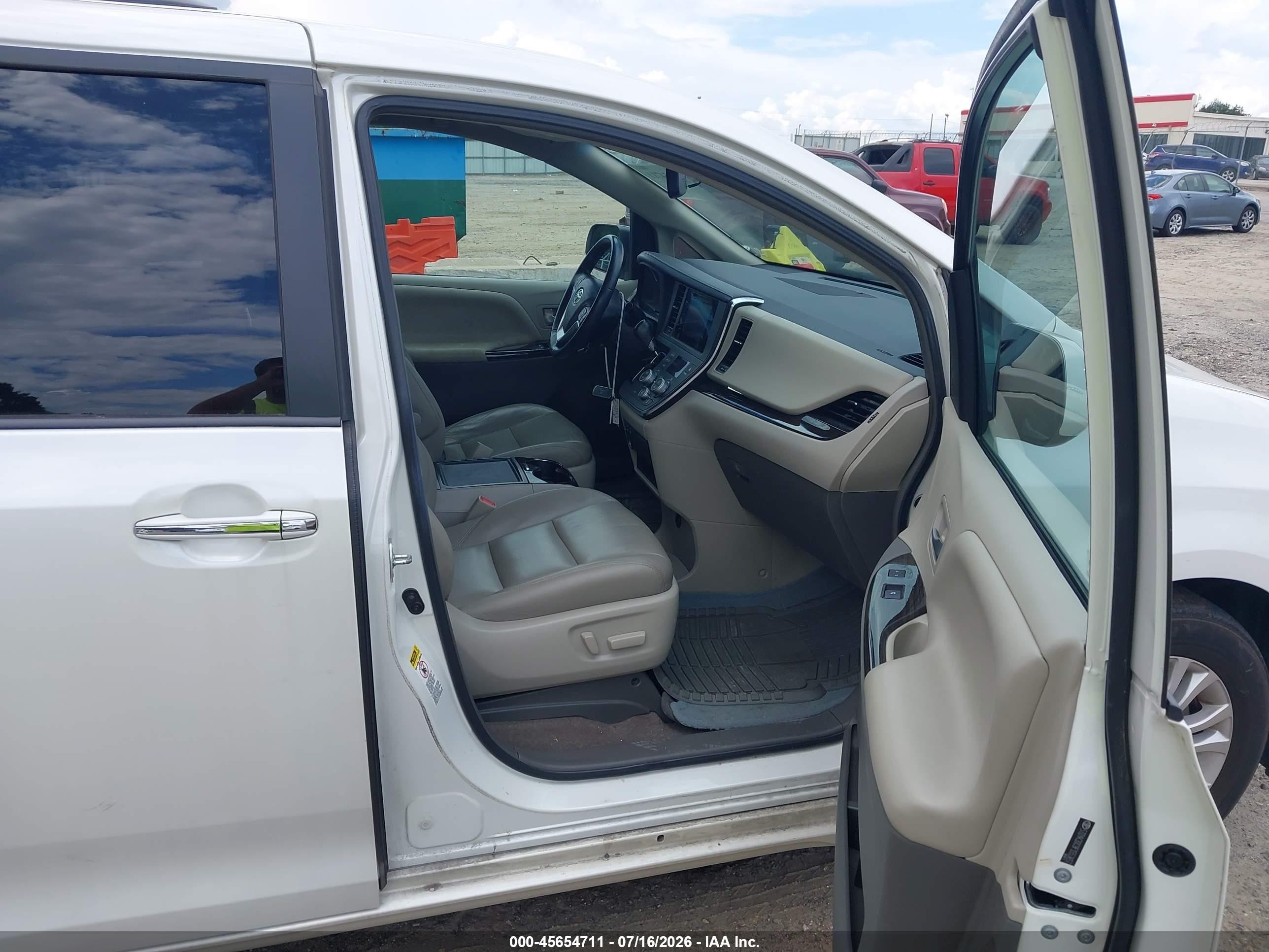 2015 Toyota Sienna Xle 8 Passenger White vin: 5TDYK3DC9FS553657