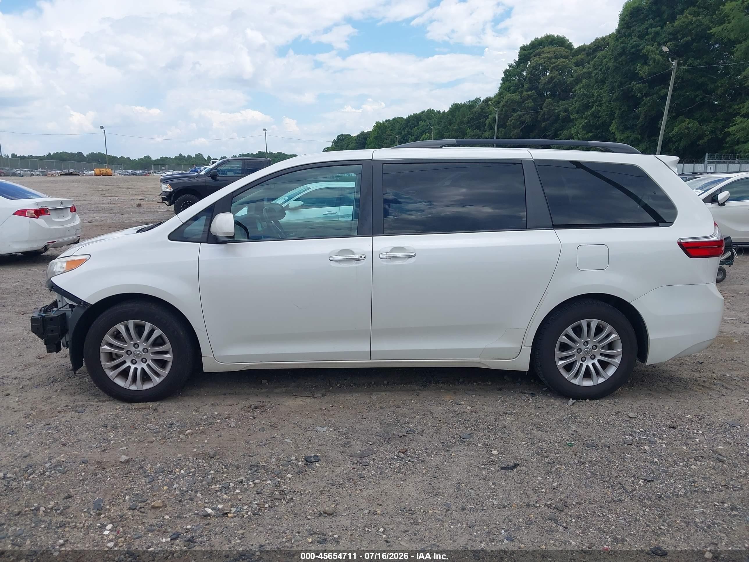 2015 Toyota Sienna Xle 8 Passenger White vin: 5TDYK3DC9FS553657