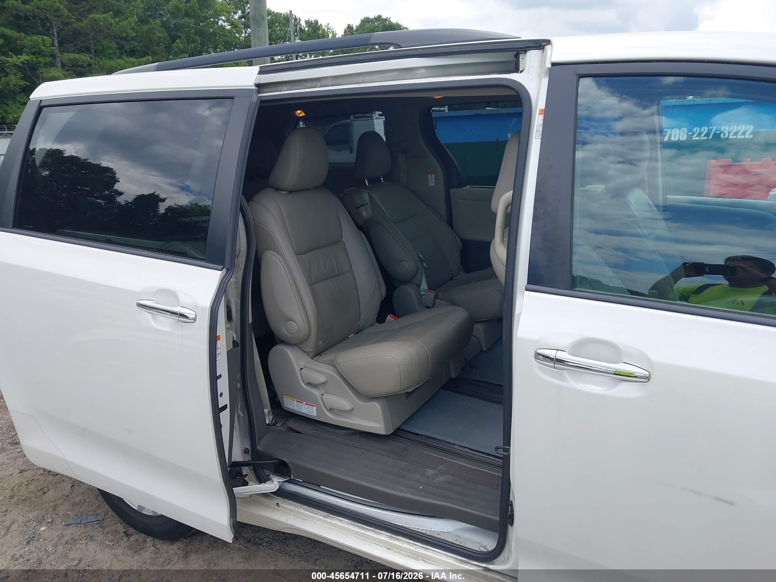 2015 Toyota Sienna Xle 8 Passenger White vin: 5TDYK3DC9FS553657