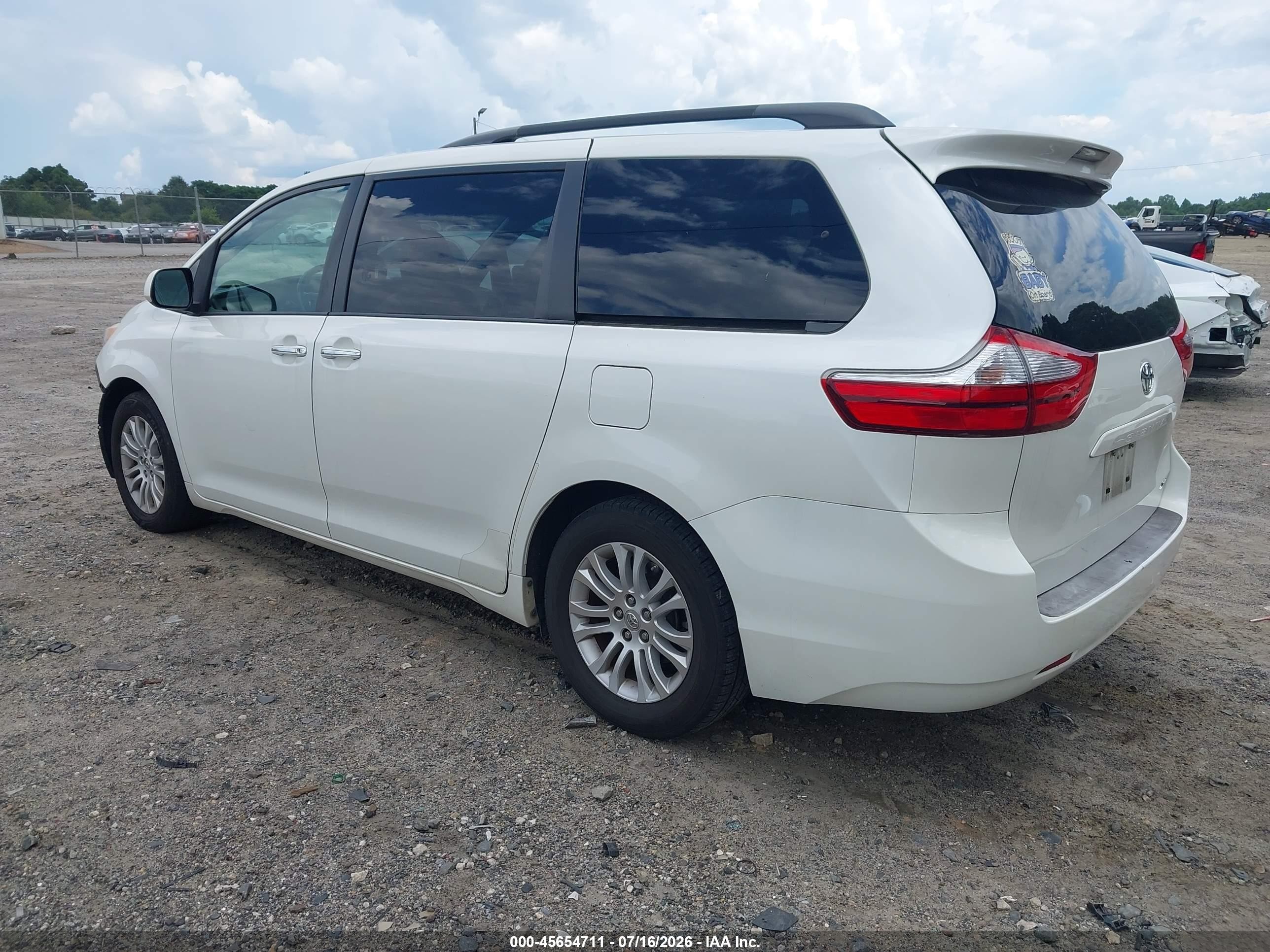 2015 Toyota Sienna Xle 8 Passenger White vin: 5TDYK3DC9FS553657