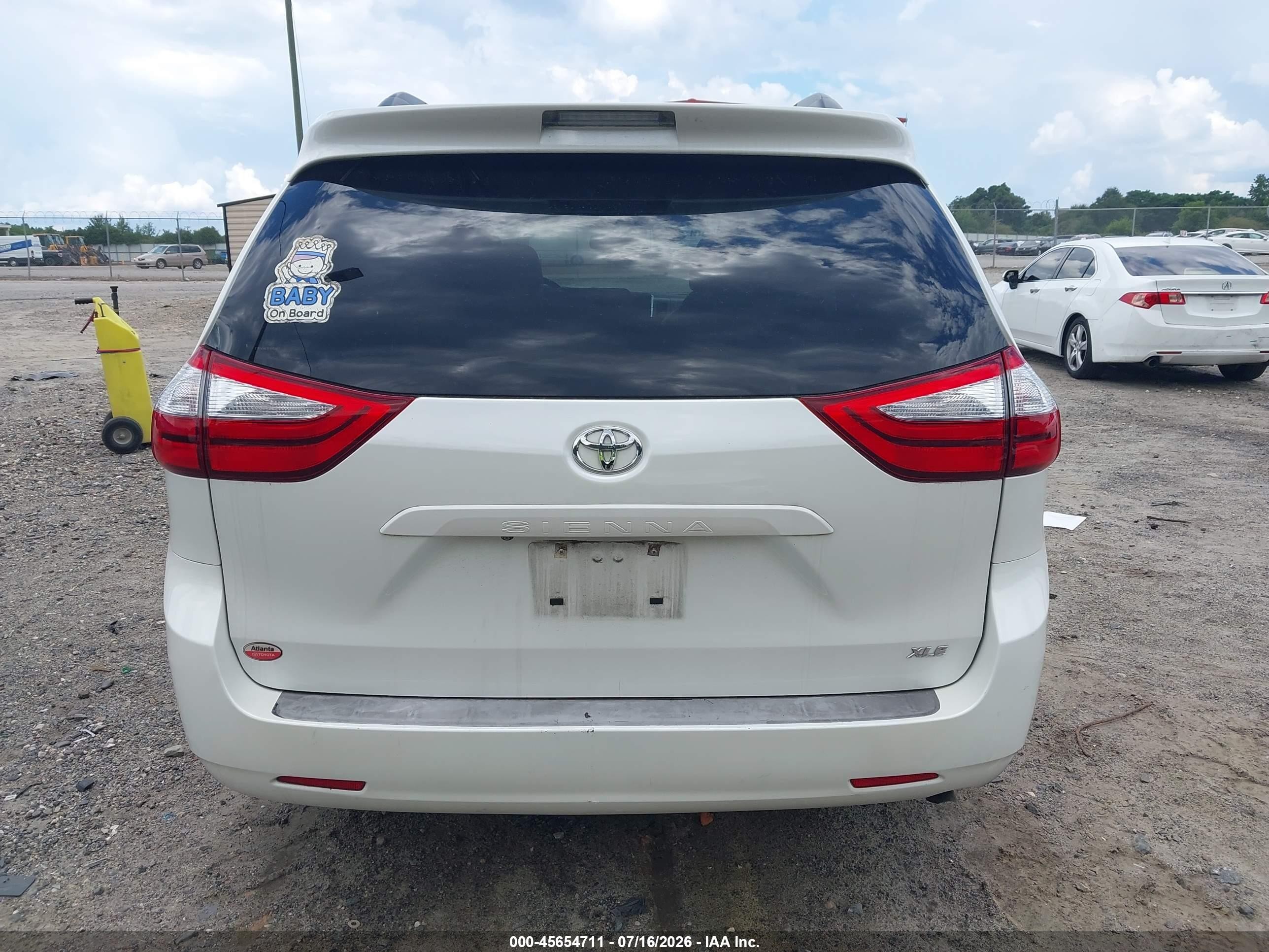 2015 Toyota Sienna Xle 8 Passenger White vin: 5TDYK3DC9FS553657