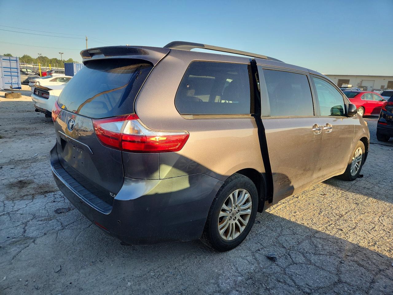 2015 Toyota Sienna Xle Premium 8-passenger Gray vin: 5TDYK3DC9FS567073