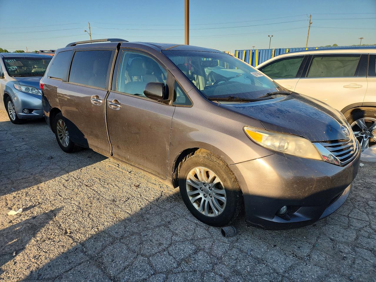 2015 Toyota Sienna Xle Premium 8-passenger Gray vin: 5TDYK3DC9FS567073