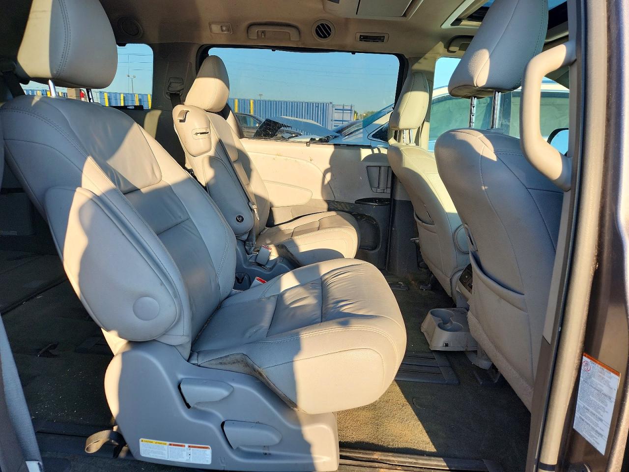 2015 Toyota Sienna Xle Premium 8-passenger Gray vin: 5TDYK3DC9FS567073