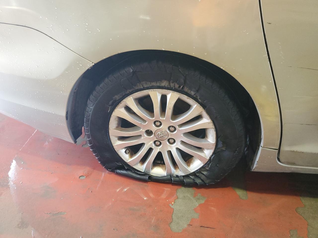 2015 Toyota Sienna Xle 8-passenger Gold vin: 5TDYK3DC9FS567560 Damage: Right Rear Wheel, Curb Rash, > 12 Inches