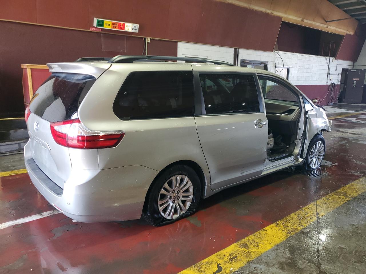 2015 Toyota Sienna Xle 8-passenger Gold vin: 5TDYK3DC9FS567560 Damage: Right Rear Tire, Flat, Repair Required