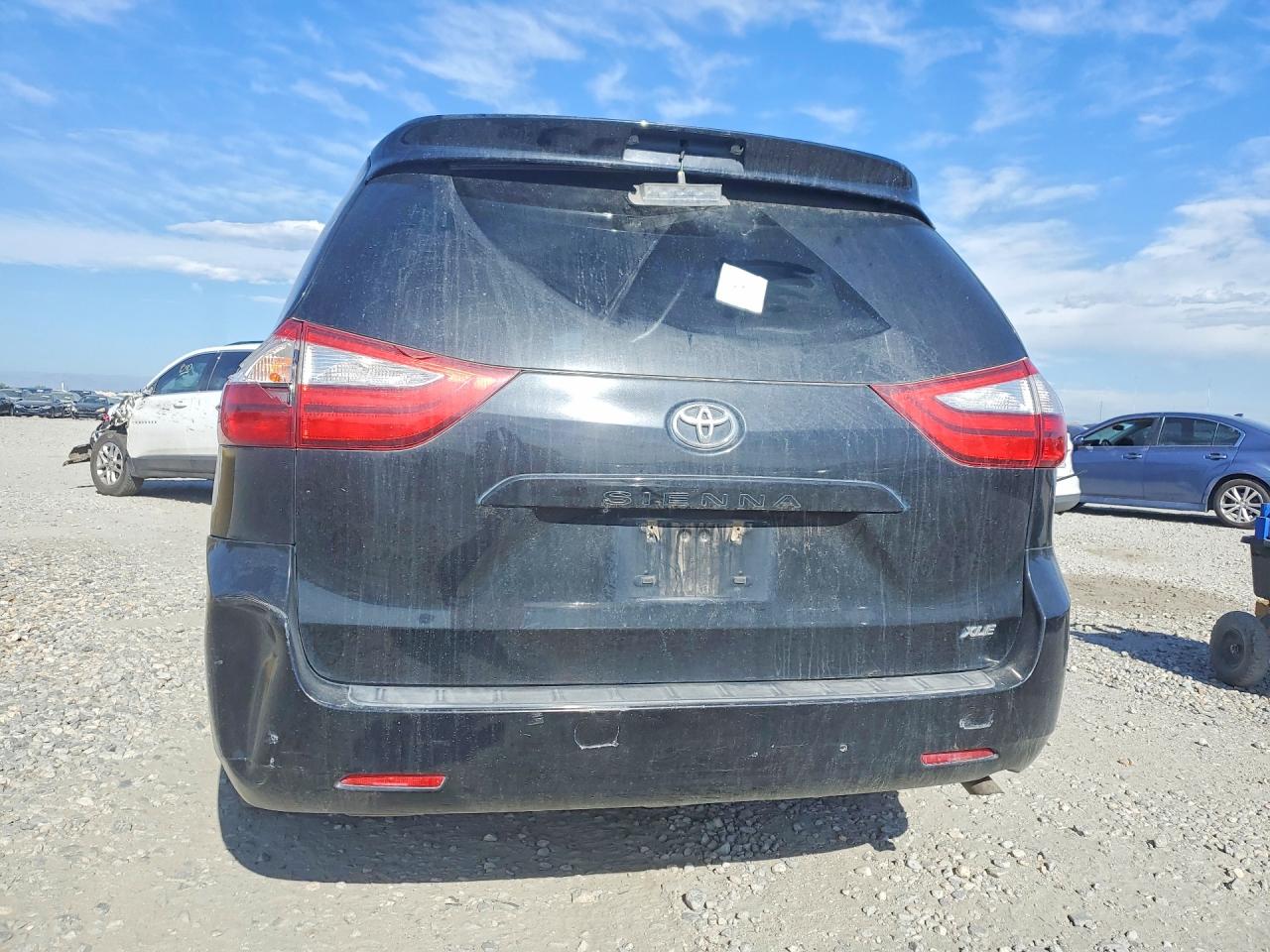 2015 Toyota Sienna Xle 8-passenger Черный vin: 5TDYK3DC9FS584861