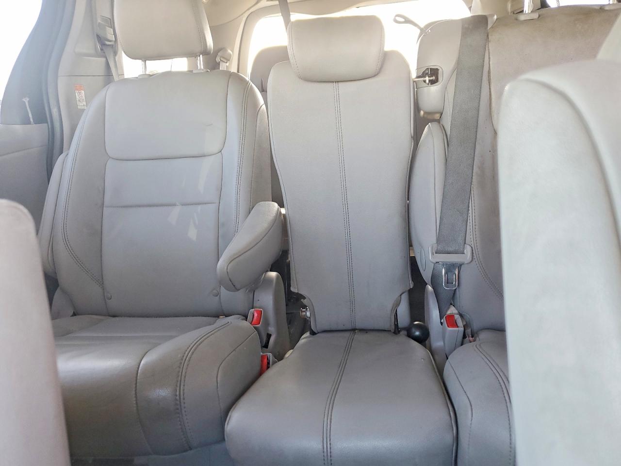 2015 Toyota Sienna Xle 8-passenger Черный vin: 5TDYK3DC9FS584861