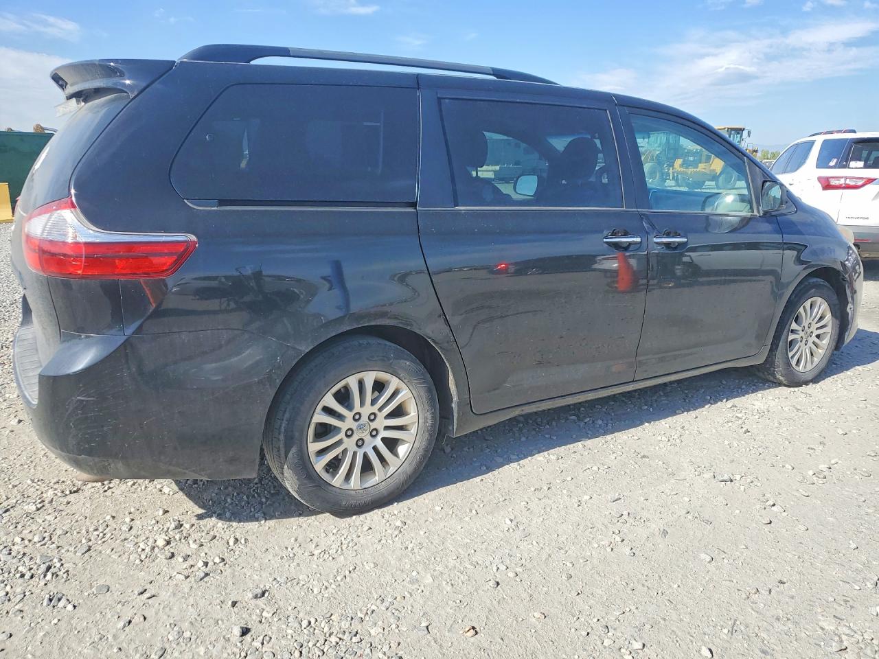 2015 Toyota Sienna Xle 8-passenger Черный vin: 5TDYK3DC9FS584861