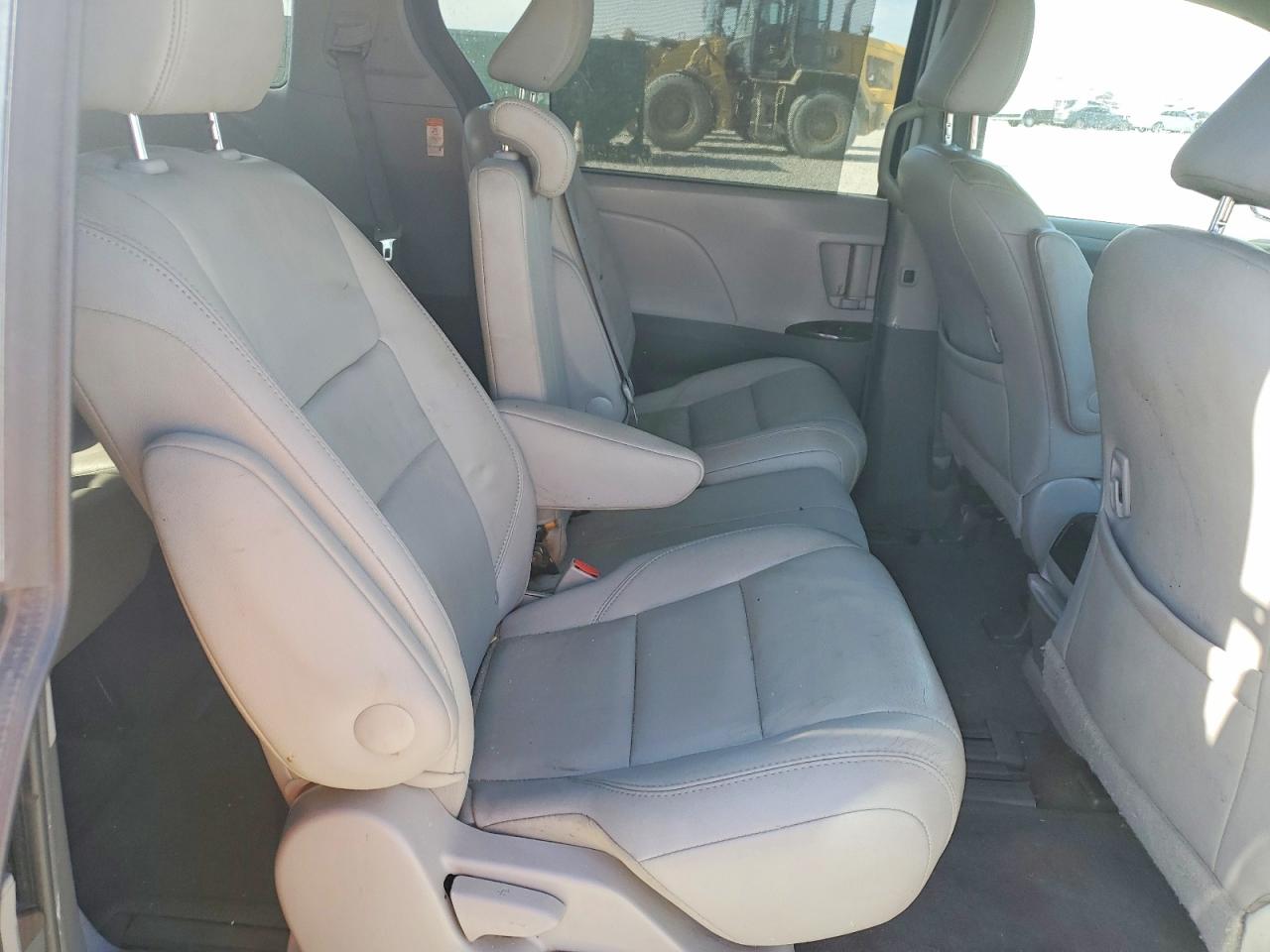 2015 Toyota Sienna Xle 8-passenger Черный vin: 5TDYK3DC9FS584861