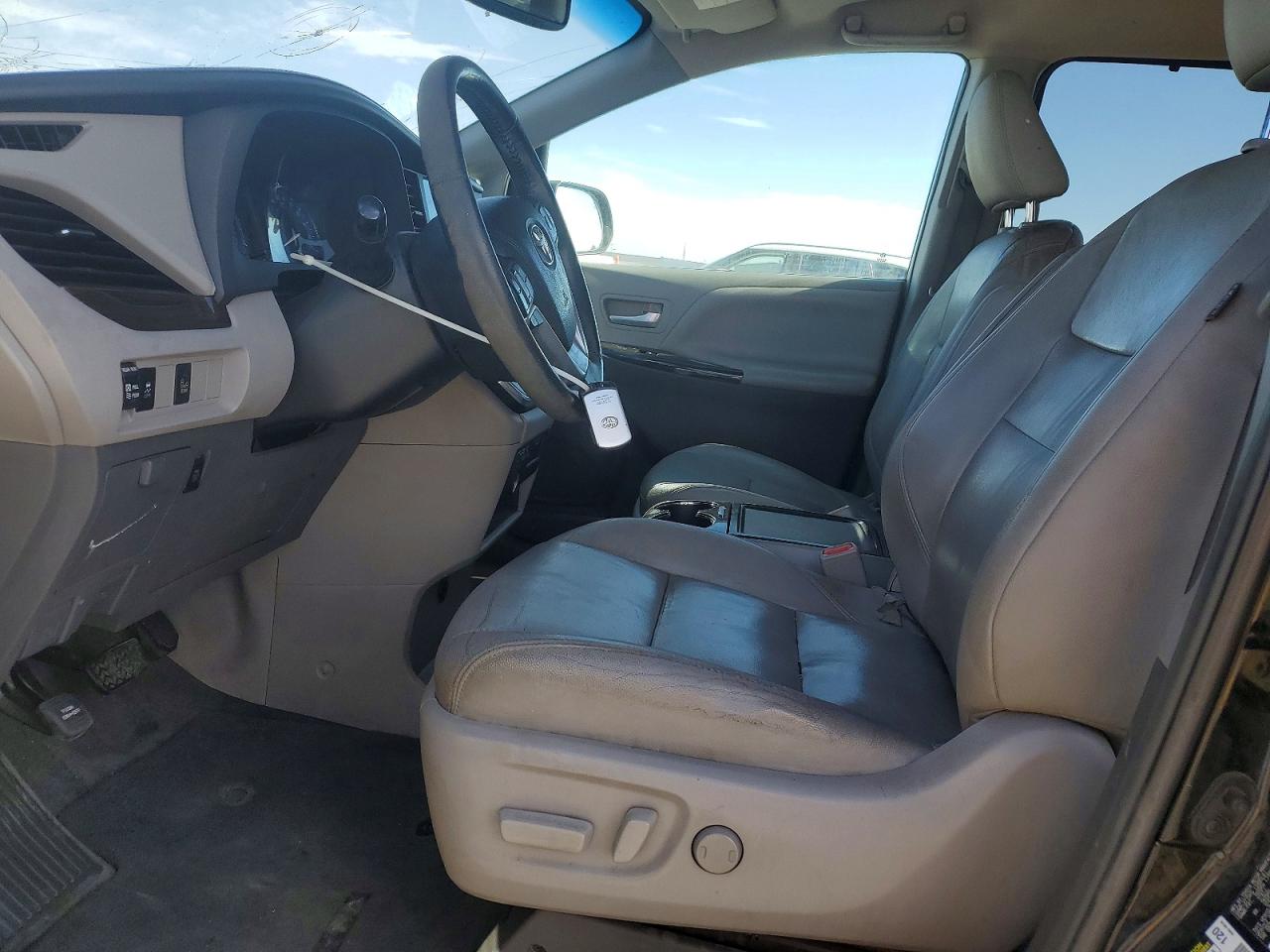 2015 Toyota Sienna Xle 8-passenger Черный vin: 5TDYK3DC9FS584861