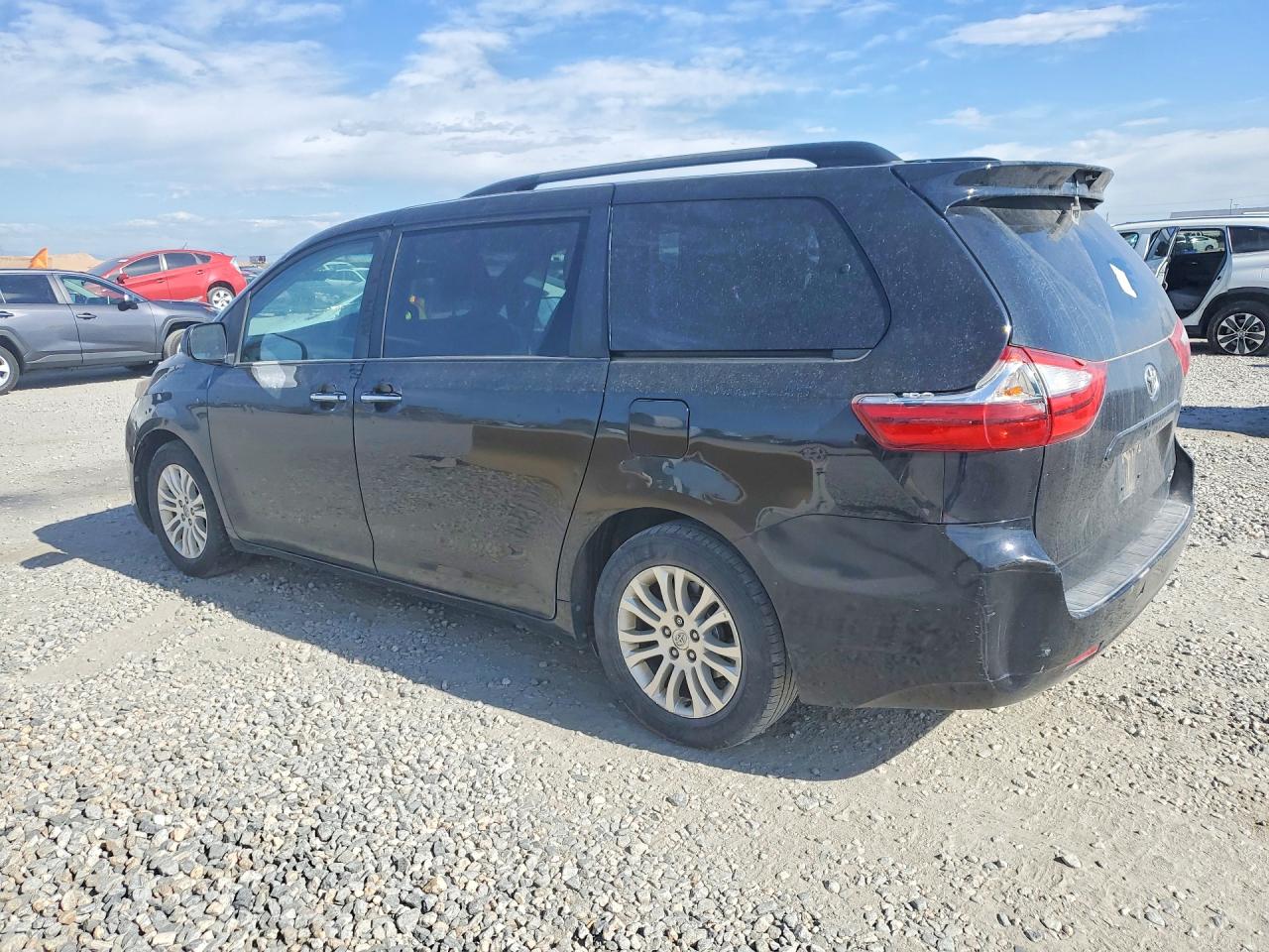 2015 Toyota Sienna Xle 8-passenger Черный vin: 5TDYK3DC9FS584861