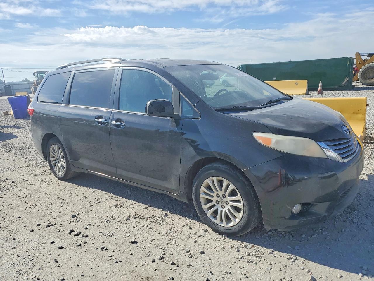 2015 Toyota Sienna Xle 8-passenger Черный vin: 5TDYK3DC9FS584861