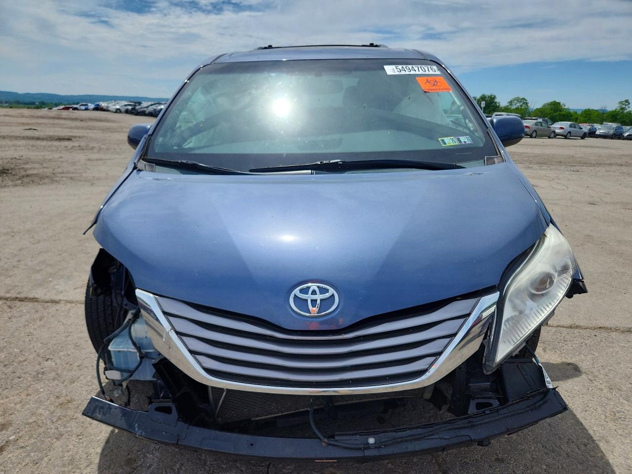 2015 Toyota Sienna Xle 8-passenger Blue vin: 5TDYK3DC9FS591700