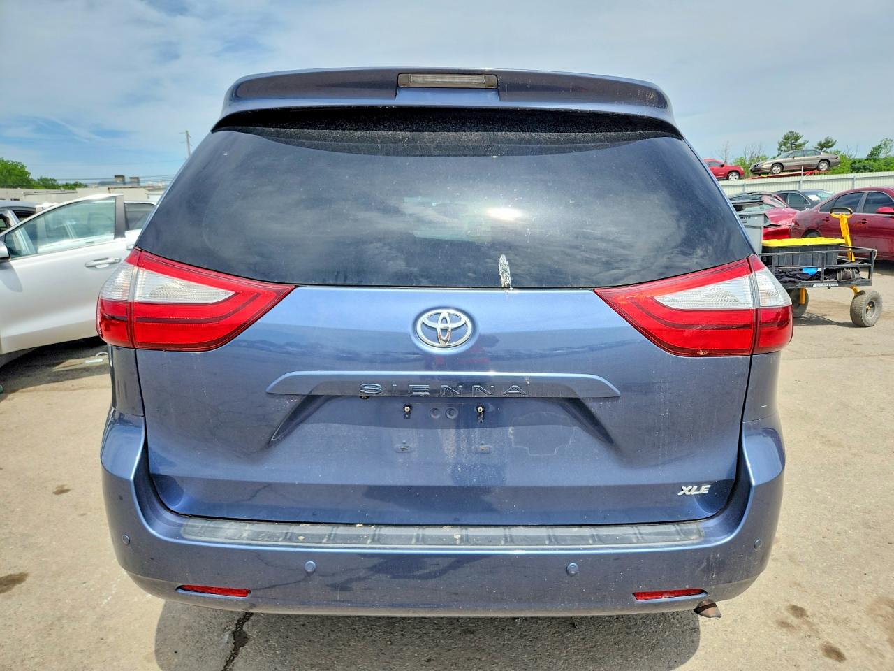 2015 Toyota Sienna Xle 8-passenger Blue vin: 5TDYK3DC9FS591700