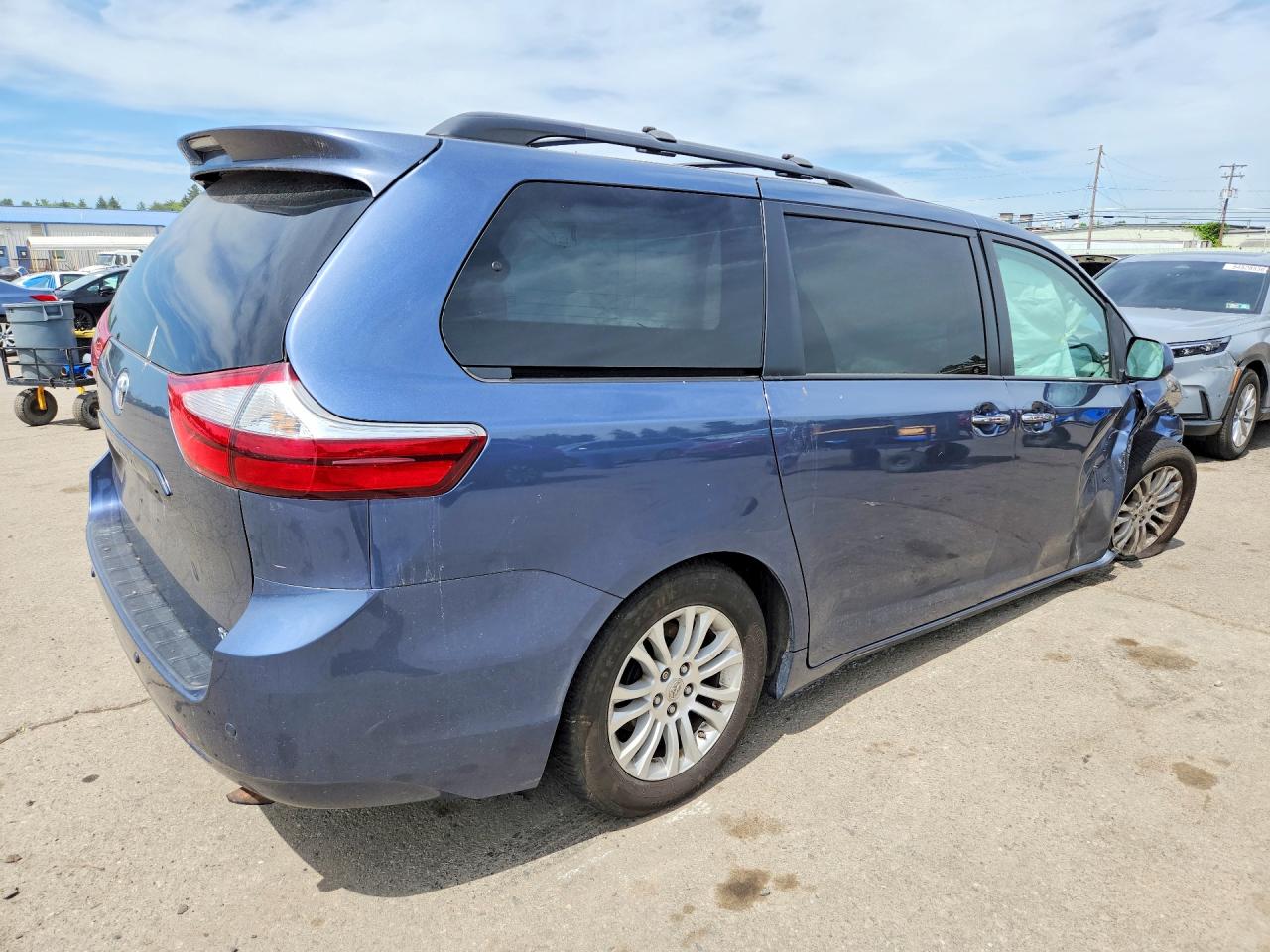 2015 Toyota Sienna Xle 8-passenger Blue vin: 5TDYK3DC9FS591700