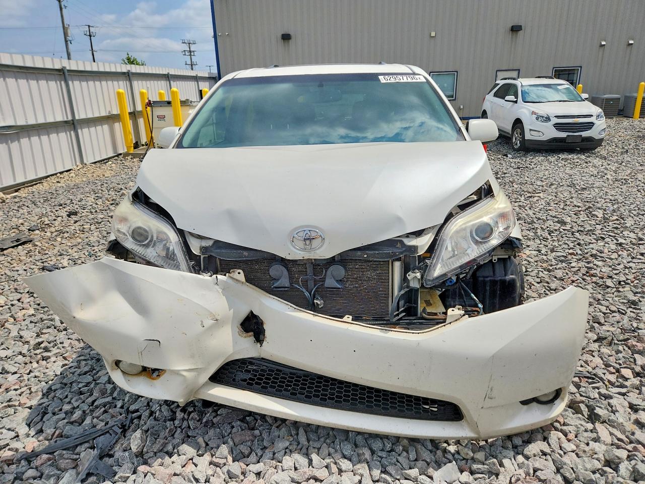 2015 Toyota Sienna Xle 8-passenger White vin: 5TDYK3DC9FS596556