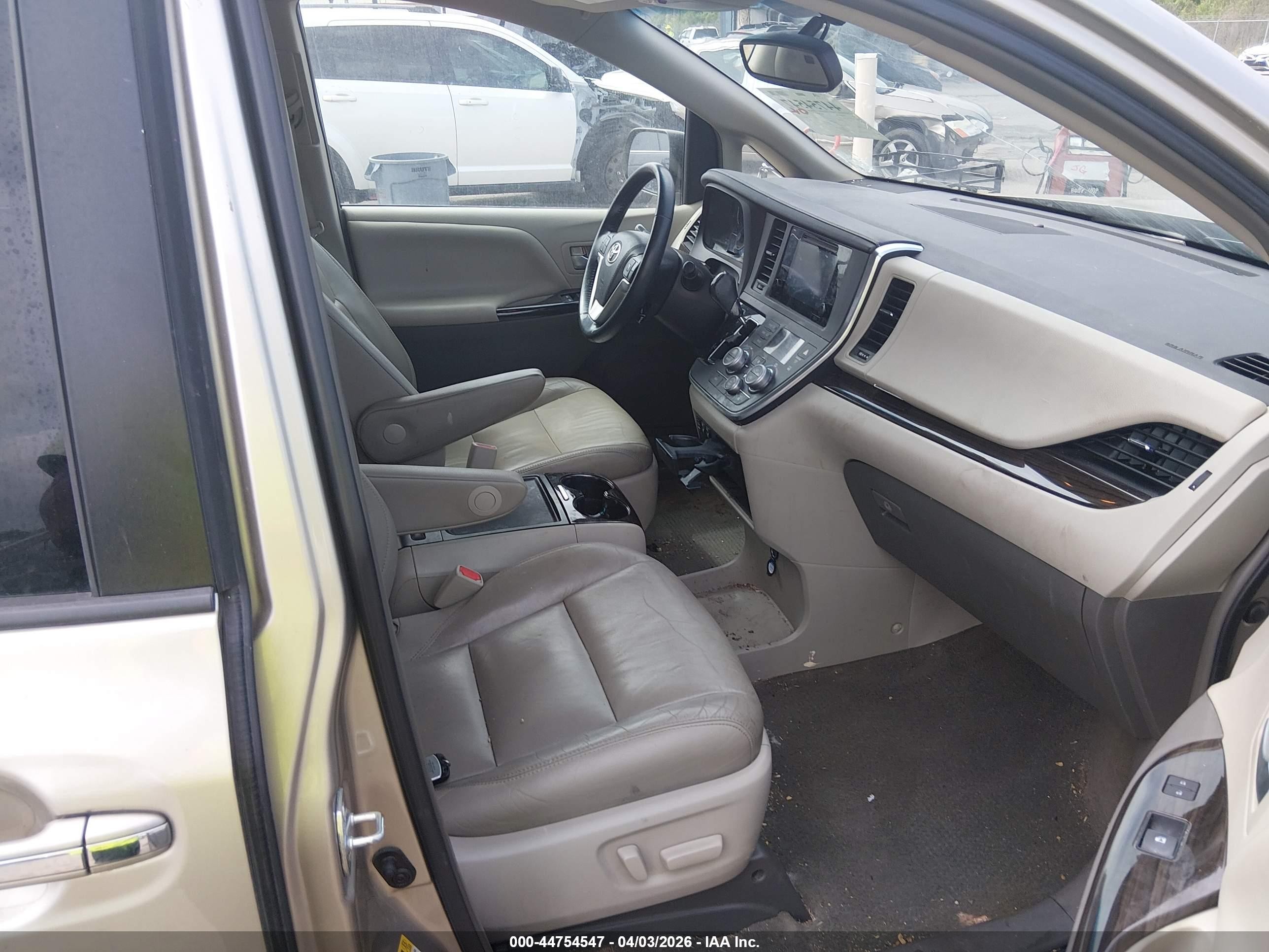 2015 Toyota Sienna Xle 8 Passenger Champagne vin: 5TDYK3DC9FS605529