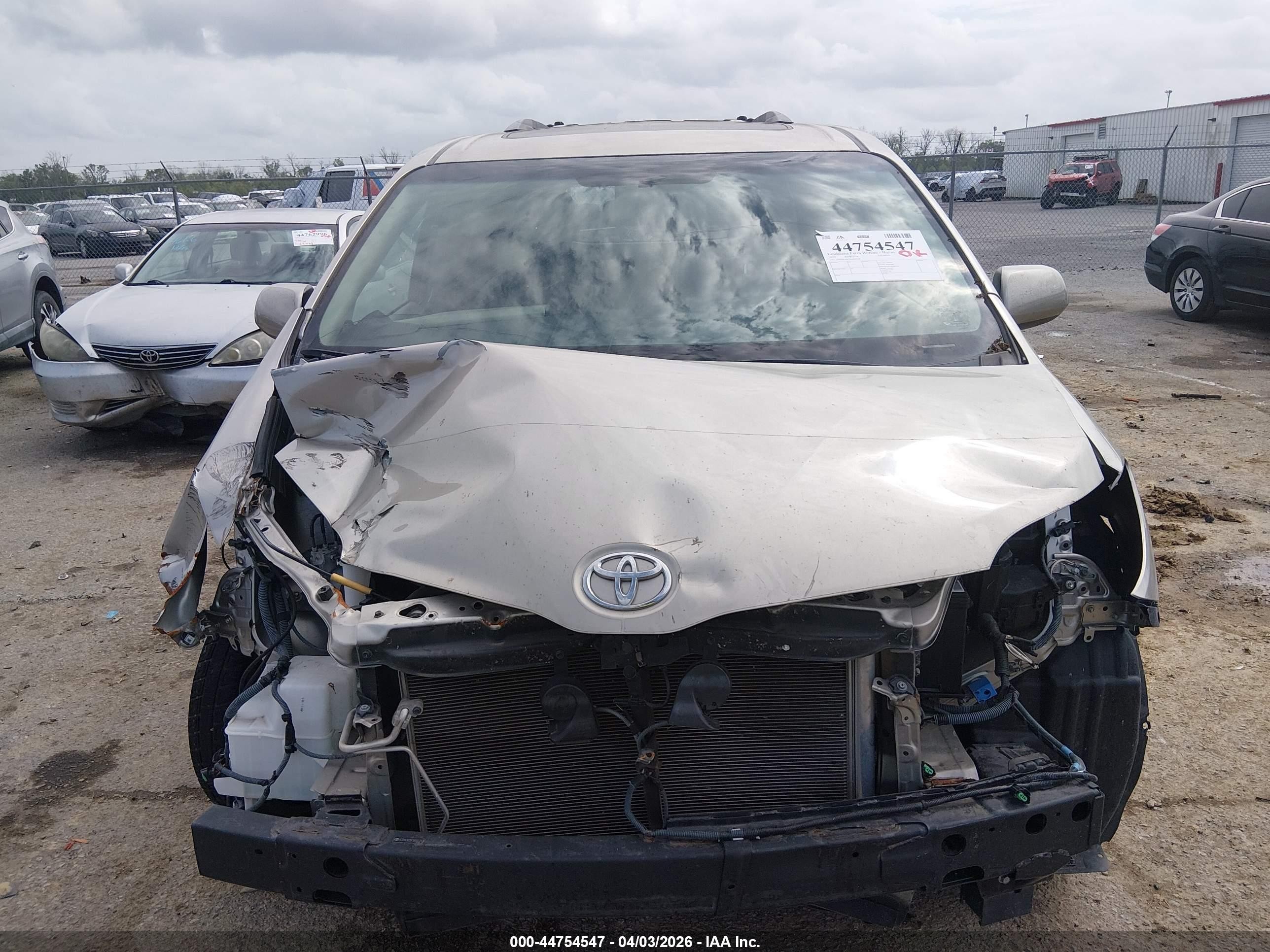 2015 Toyota Sienna Xle 8 Passenger Champagne vin: 5TDYK3DC9FS605529
