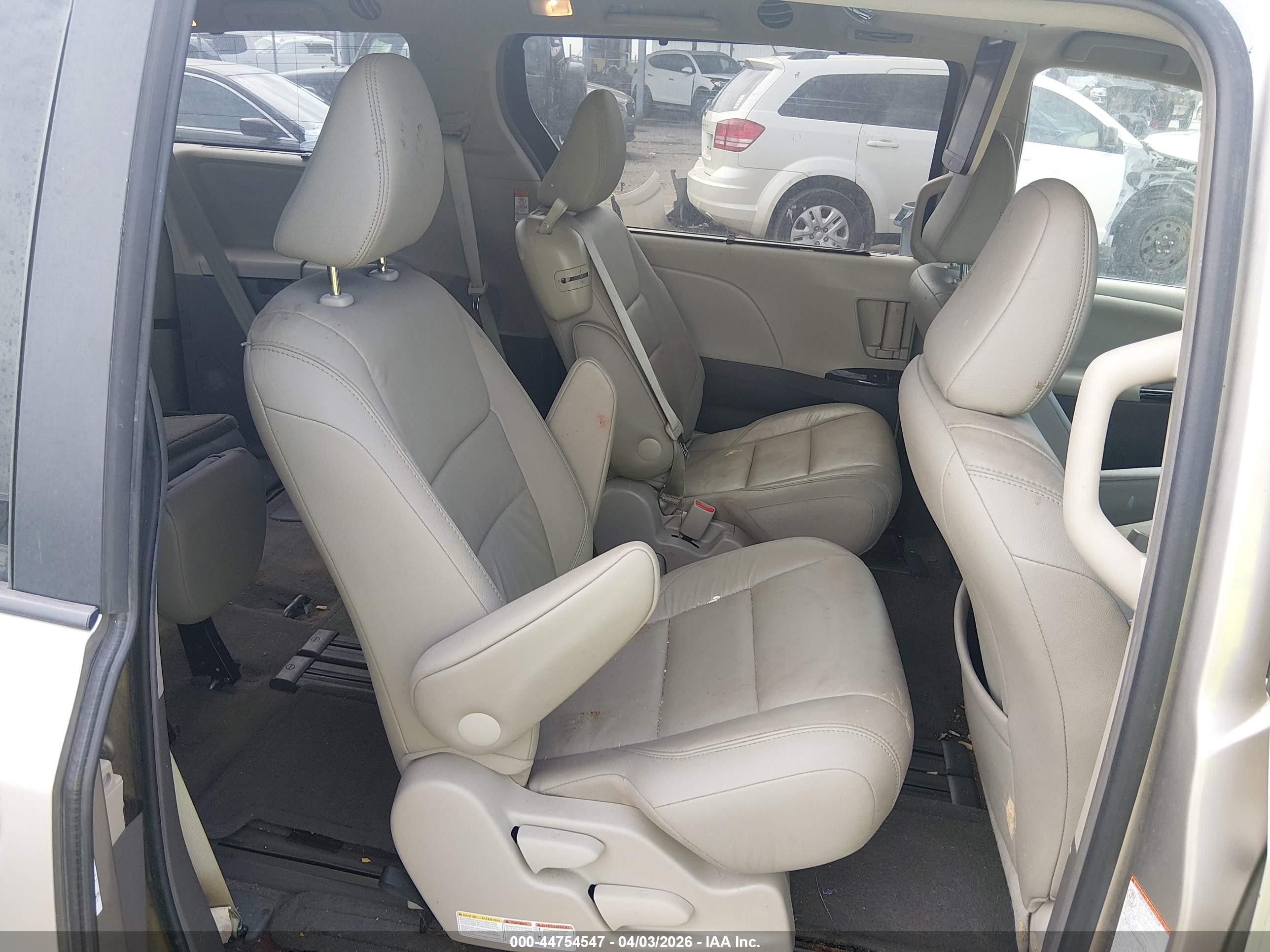 2015 Toyota Sienna Xle 8 Passenger Champagne vin: 5TDYK3DC9FS605529