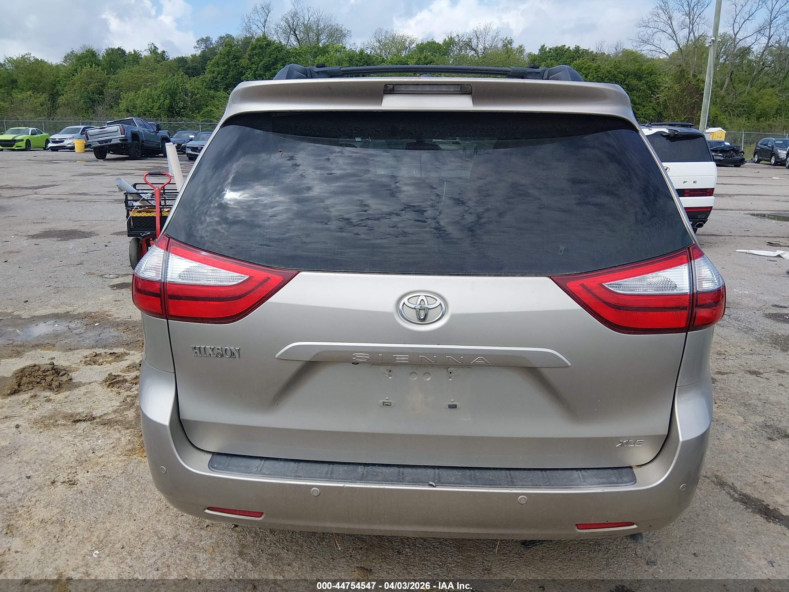 2015 Toyota Sienna Xle 8 Passenger Champagne vin: 5TDYK3DC9FS605529