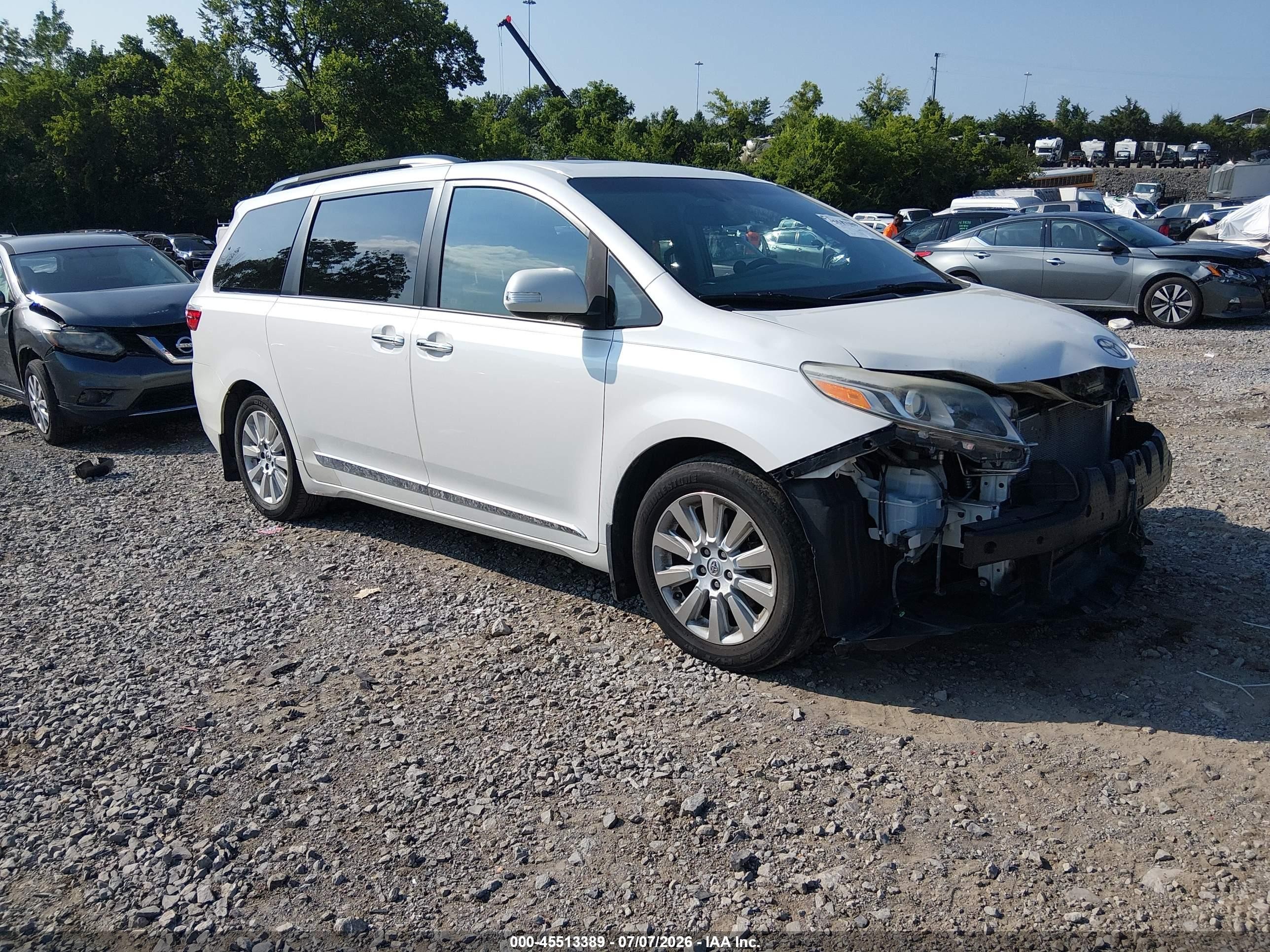 2015 Toyota Sienna Limited Premium 7 Passenger White vin: 5TDYK3DC9FS613355
