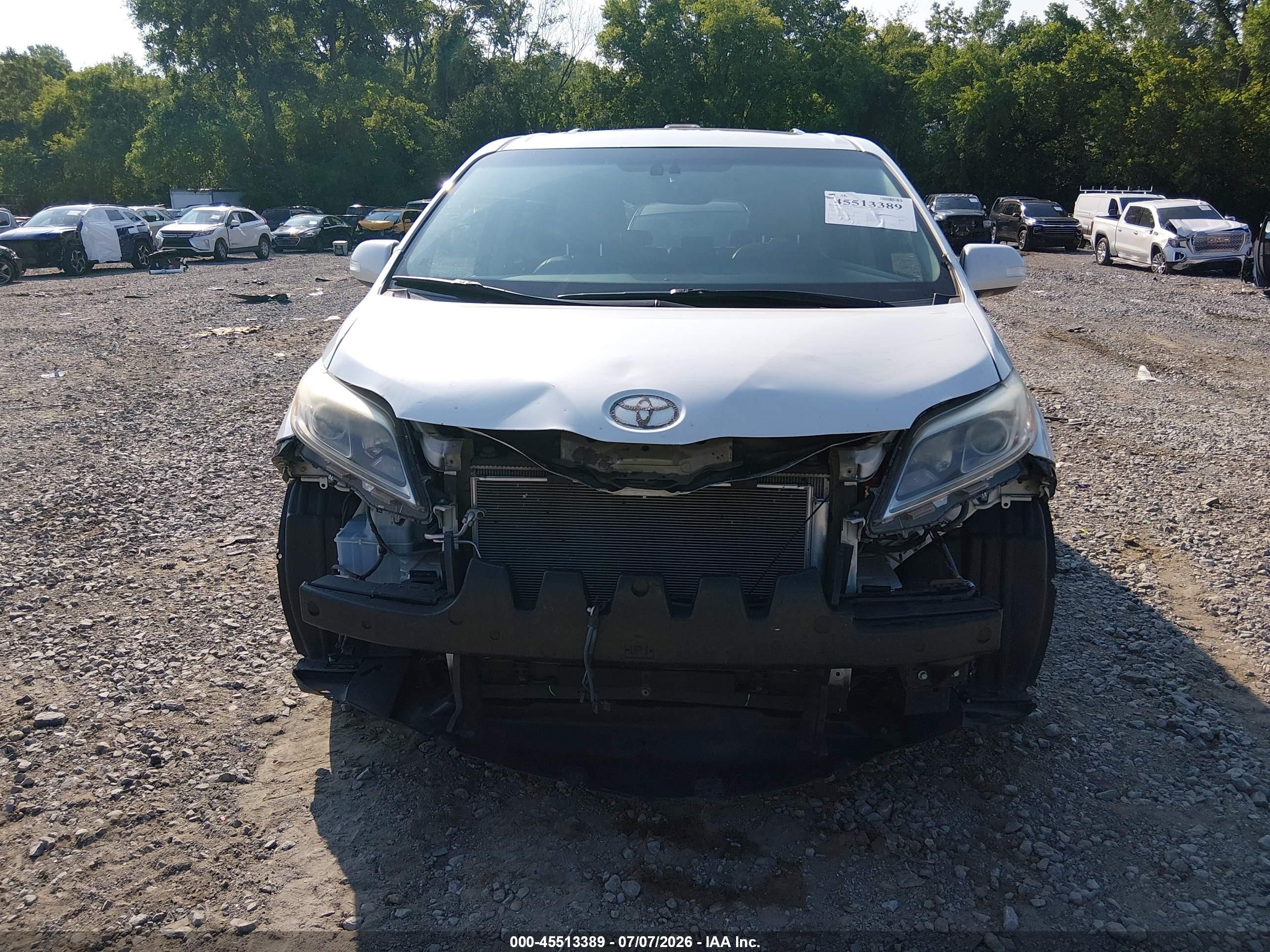2015 Toyota Sienna Limited Premium 7 Passenger White vin: 5TDYK3DC9FS613355