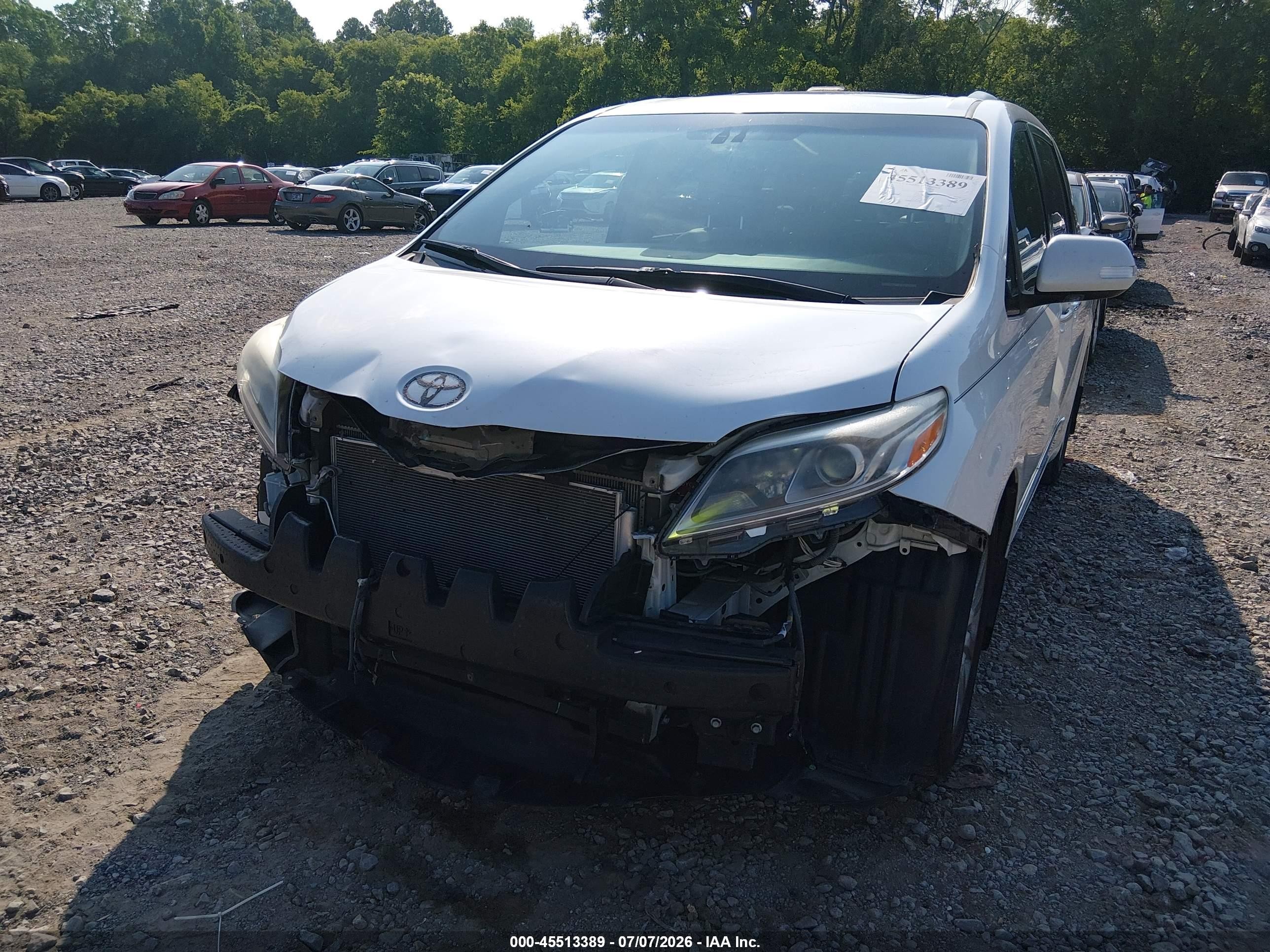2015 Toyota Sienna Limited Premium 7 Passenger White vin: 5TDYK3DC9FS613355