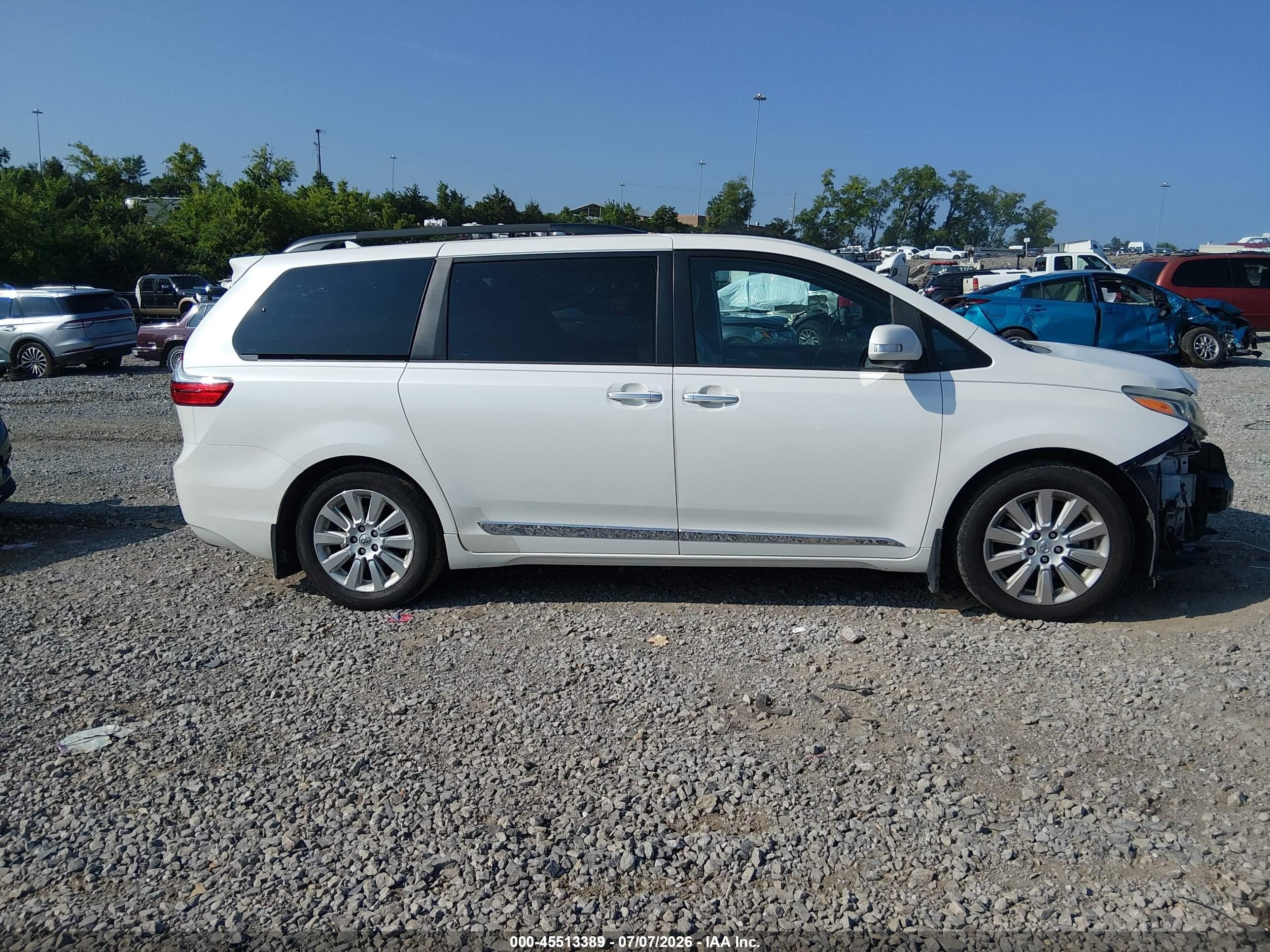 2015 Toyota Sienna Limited Premium 7 Passenger White vin: 5TDYK3DC9FS613355