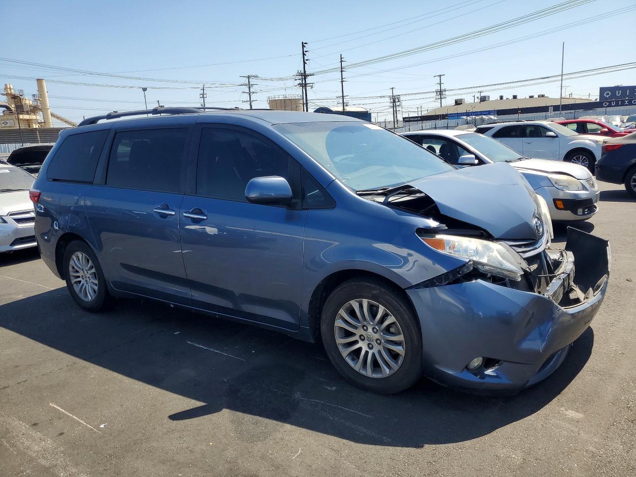 2015 Toyota Sienna Xle 8-passenger Blue vin: 5TDYK3DC9FS625585
